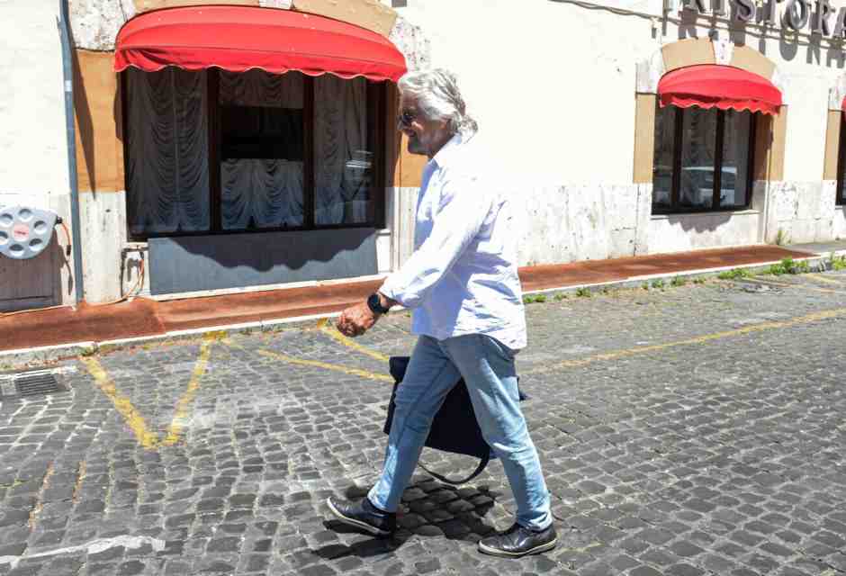 Il calcio dell’asino. Grillo e il dileggio dei grillini