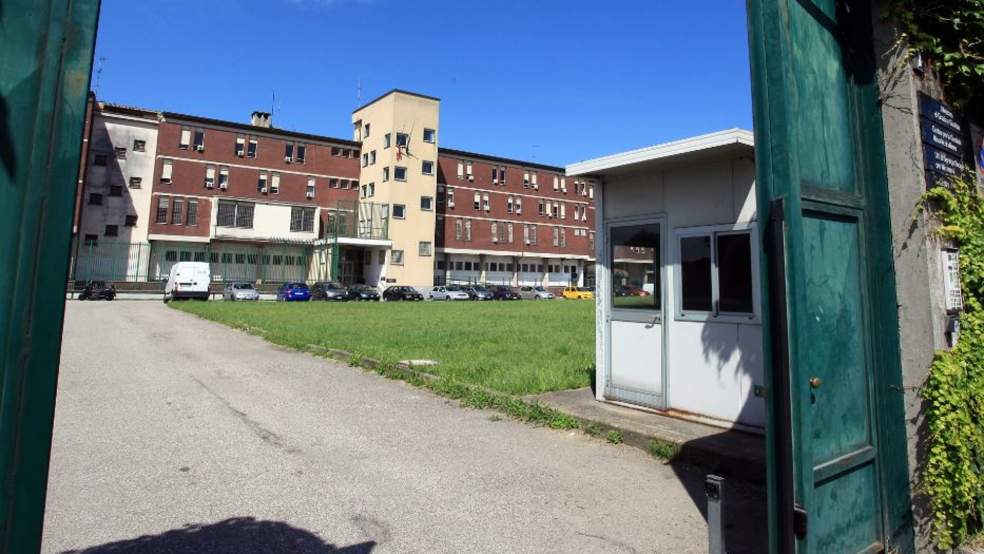 Immagine di Sono ancora ricercati i tre minorenni evasi dal Beccaria