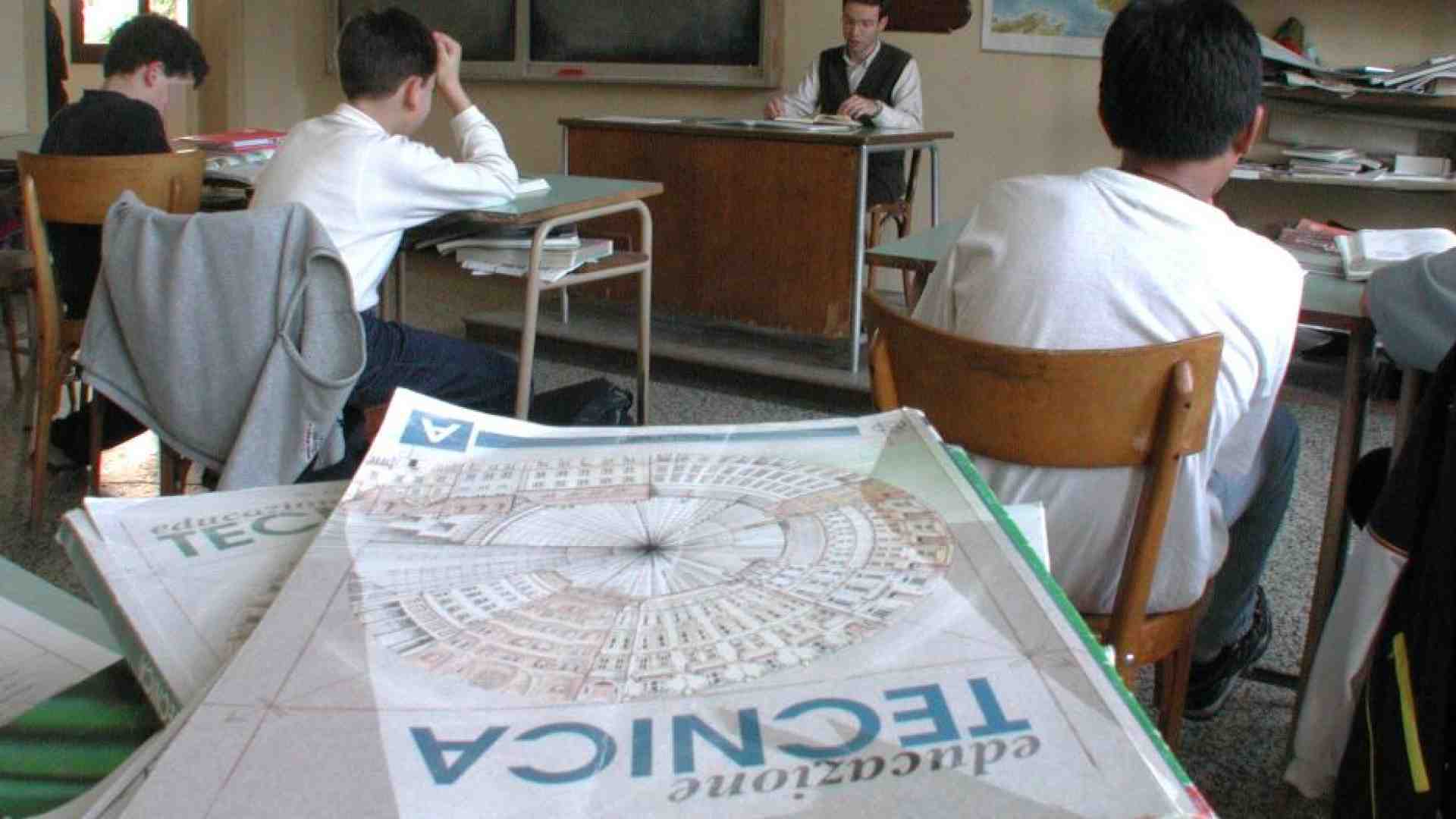 Immagine di Assunto a settembre, licenziato a giugno. La vita del prof precario