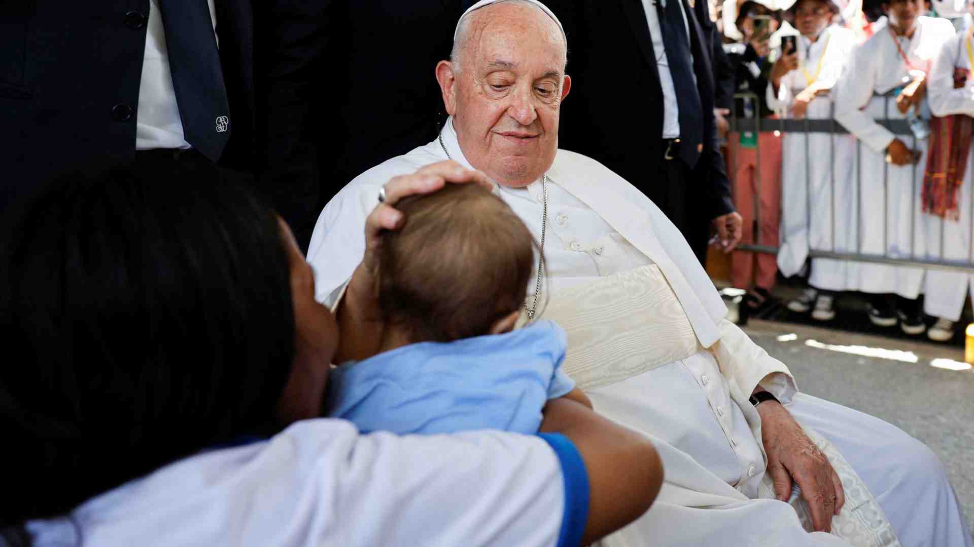 Immagine di Il Papa: «Diffondete il profumo del Vangelo, a partire dai poveri»