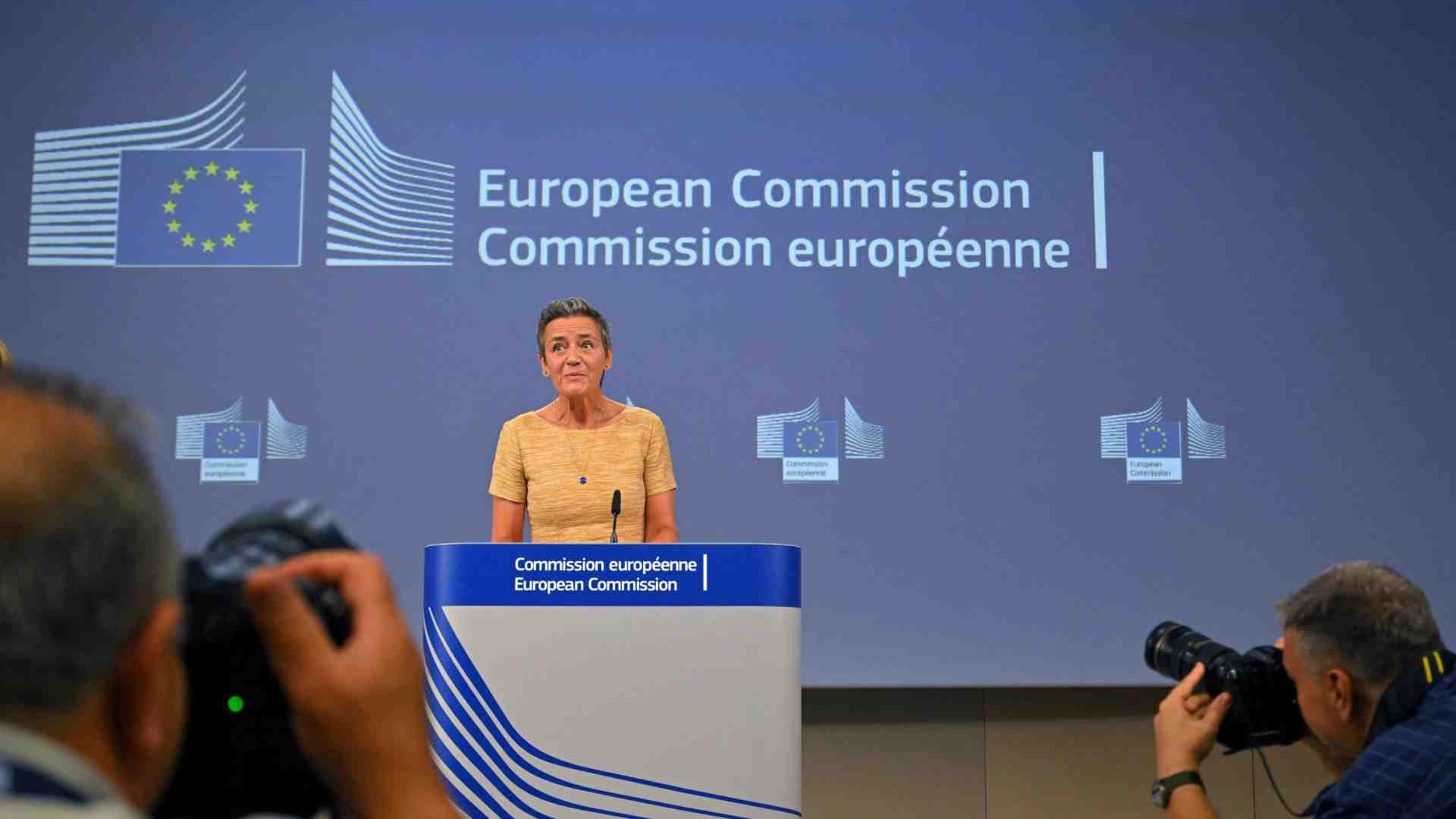 Immagine di L'Ue va all'incasso con Big Tech: 13 miliardi da Apple, 2,4 da Google