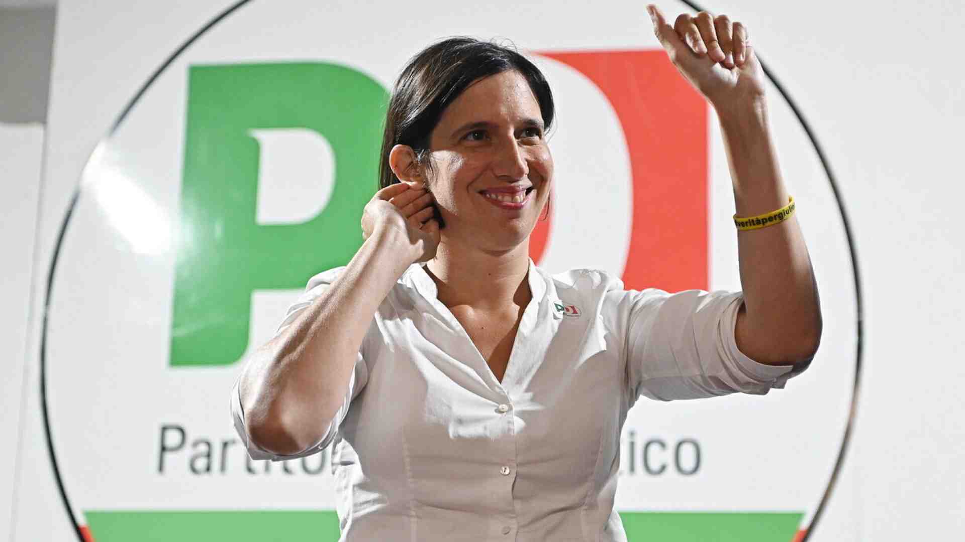 Immagine di Schlein a Torino bacchetta più il governo che Stellantis