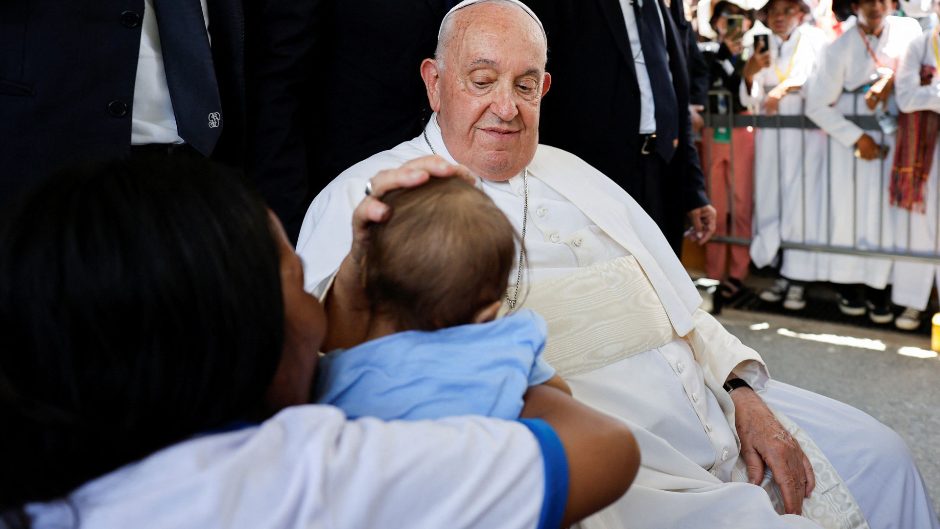 Immagine di Il Papa: «Diffondete il profumo del Vangelo, a partire dai poveri»