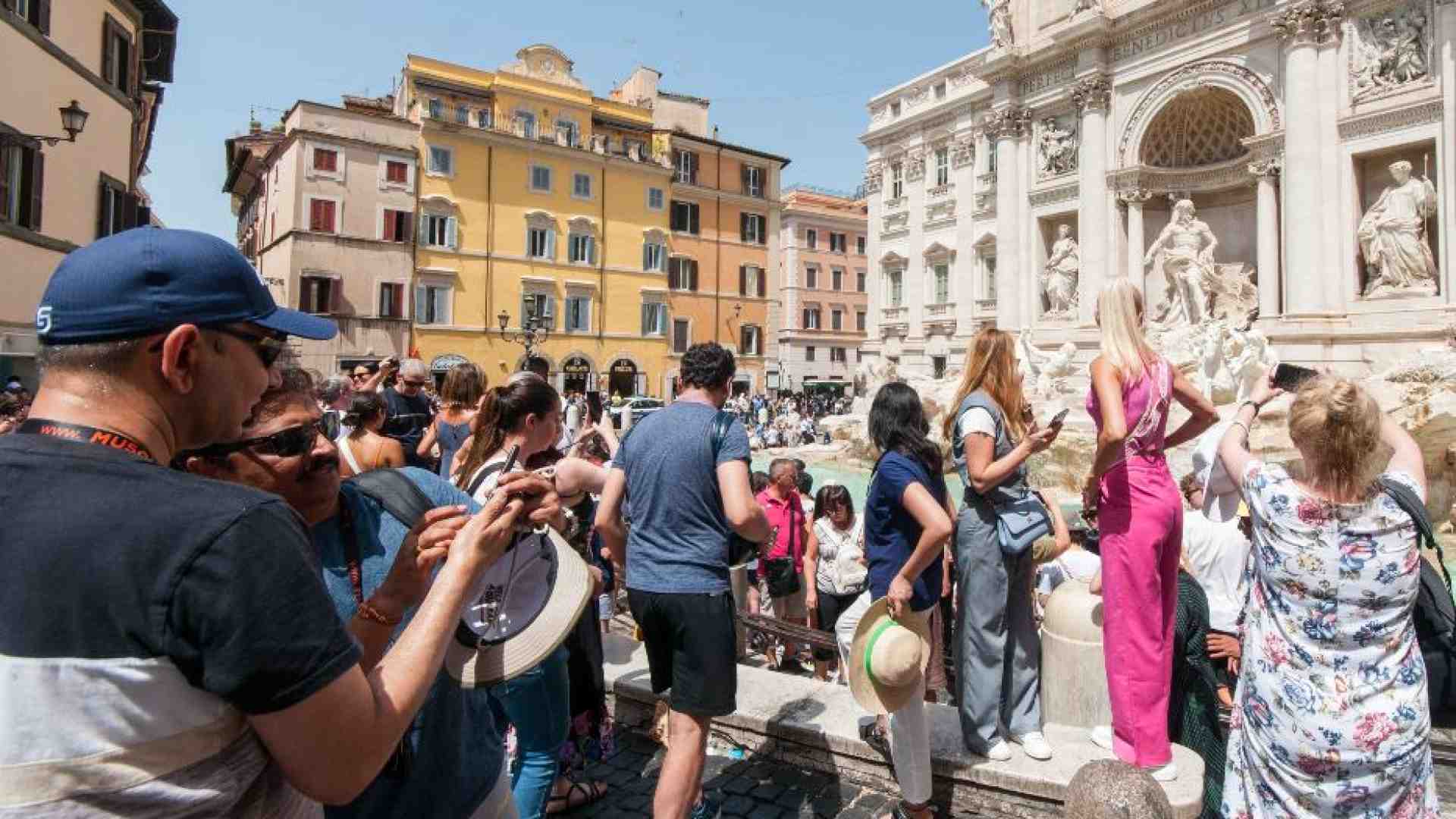 Immagine di Un biglietto per Fontana di Trevi da dicembre con accessi gratuiti ma gestiti