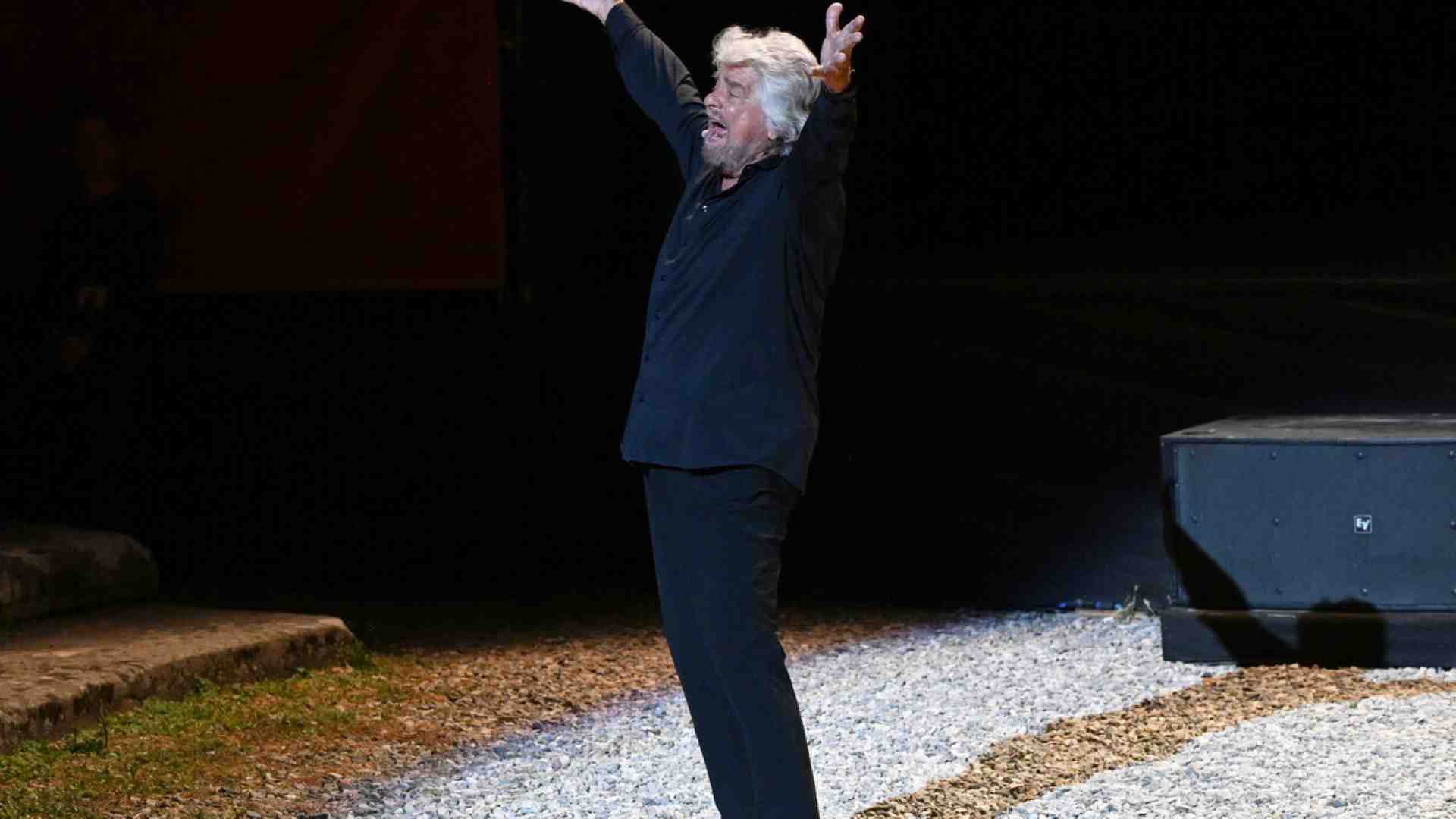 Immagine di Grillo rispolvera il "metodo Parmalat" per sfidare Conte nell'assemblea del M5s