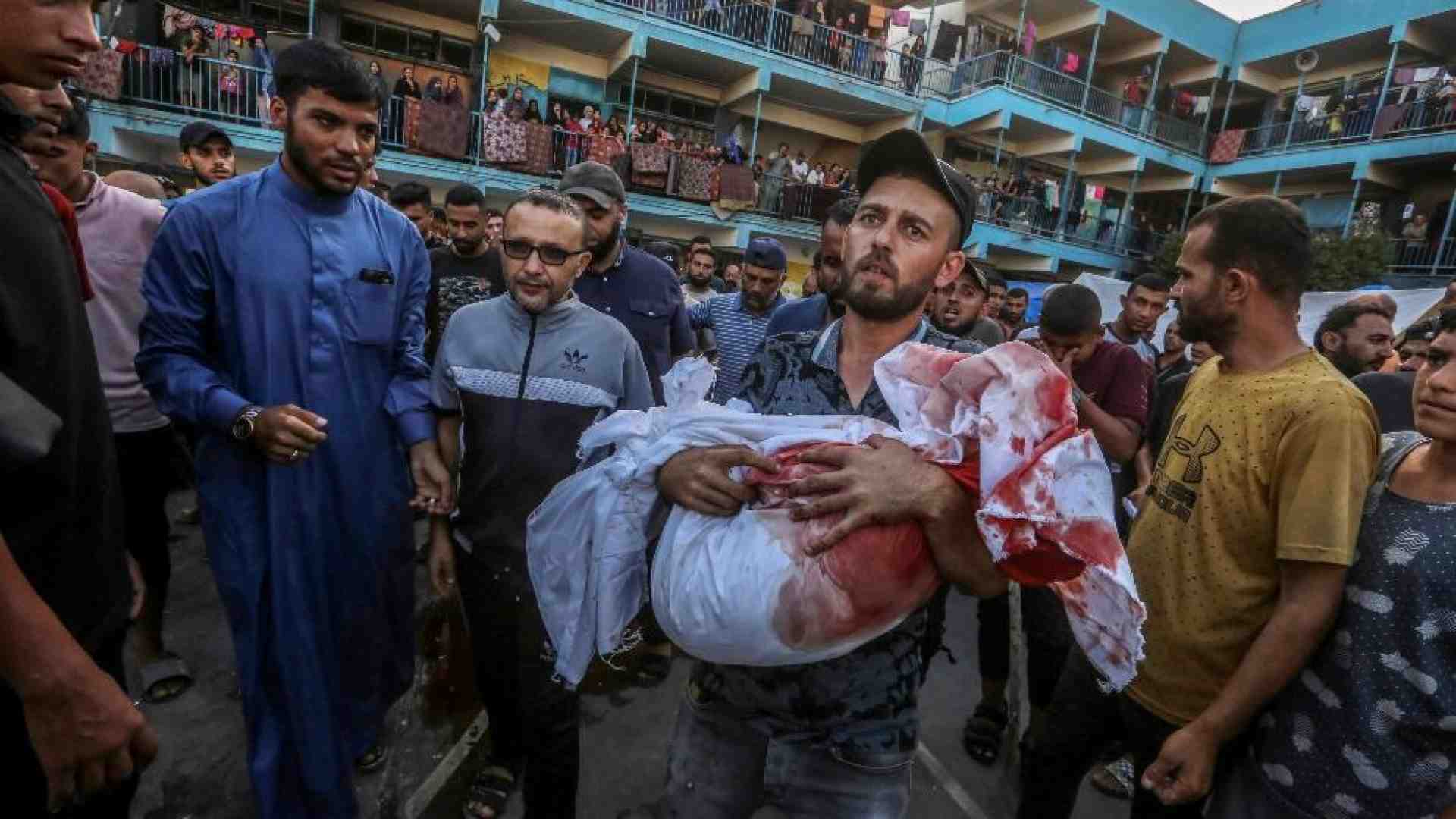 Immagine di Nel raid di Israele sulla scuola sono stati uccisi anche 6 operatori dell'Onu