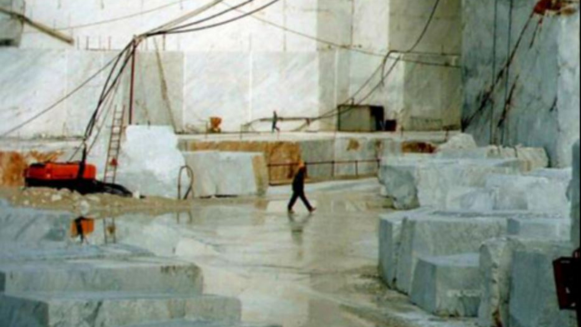Immagine di Il marmo e la disputa delle Alpi Apuane tra imprenditori e ambientalisti