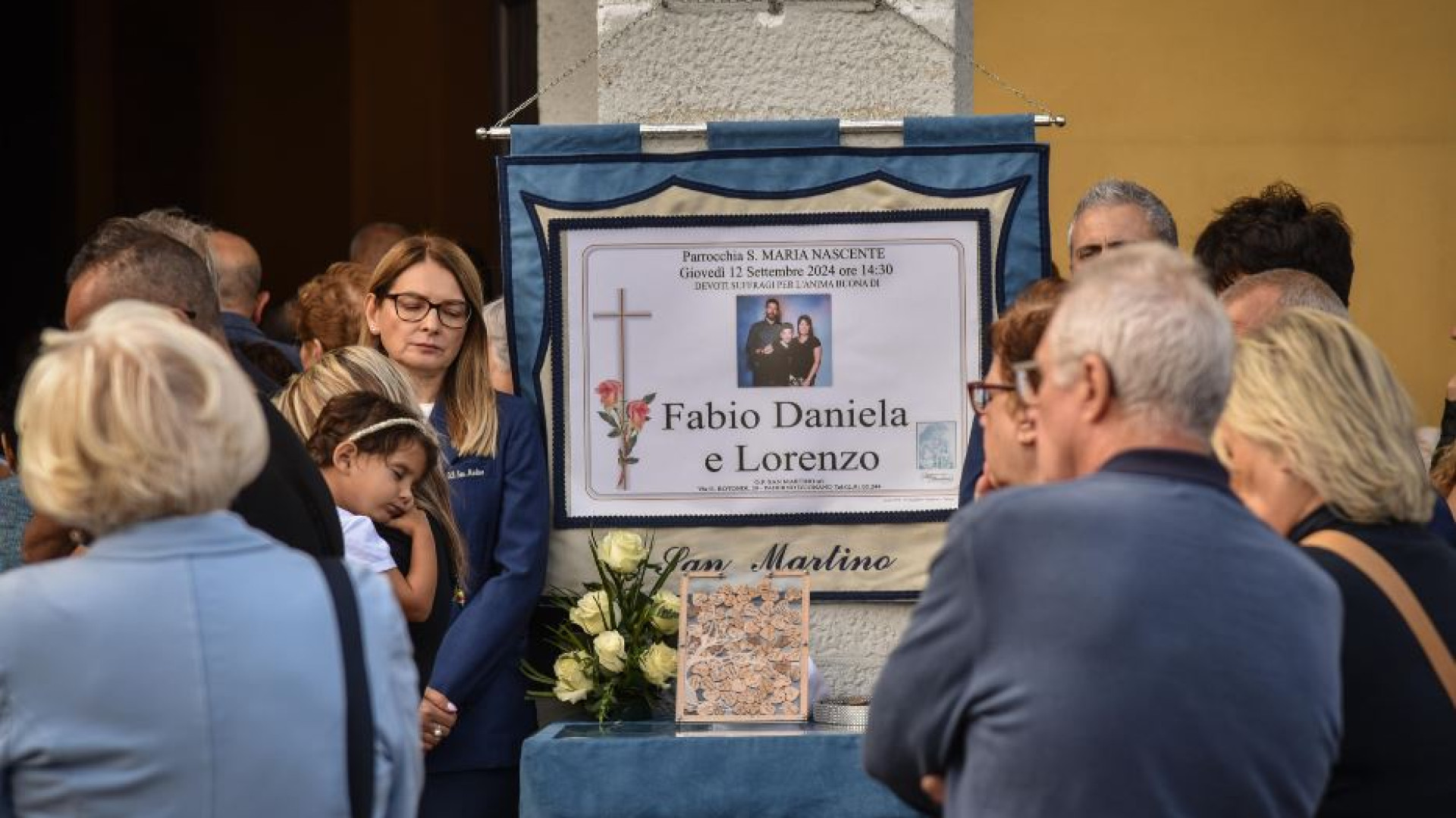 Immagine di Le domande di Dio, l'amore per Riccardo: l'omelia di Delpini ai funerali