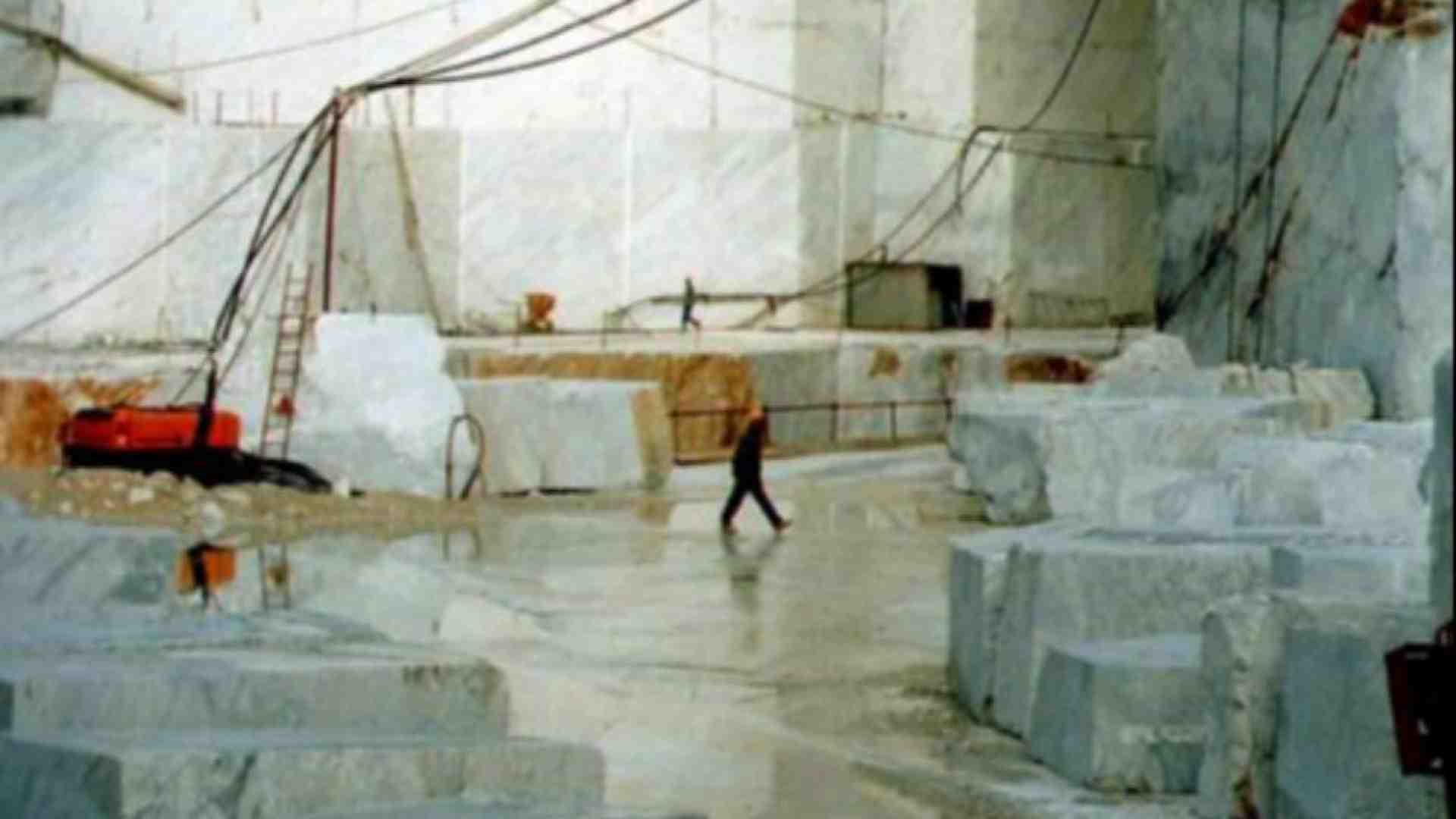 Immagine di Il marmo e la disputa delle Alpi Apuane tra imprenditori e ambientalisti