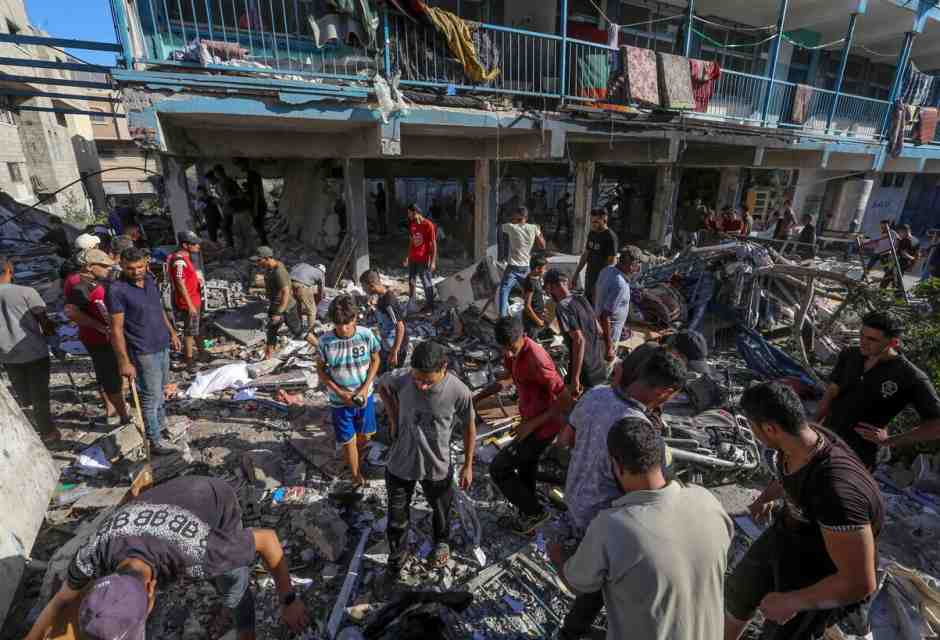 I detriti della scuola di Nuseirat, nella Striscia di Gaza (foto Ansa)
