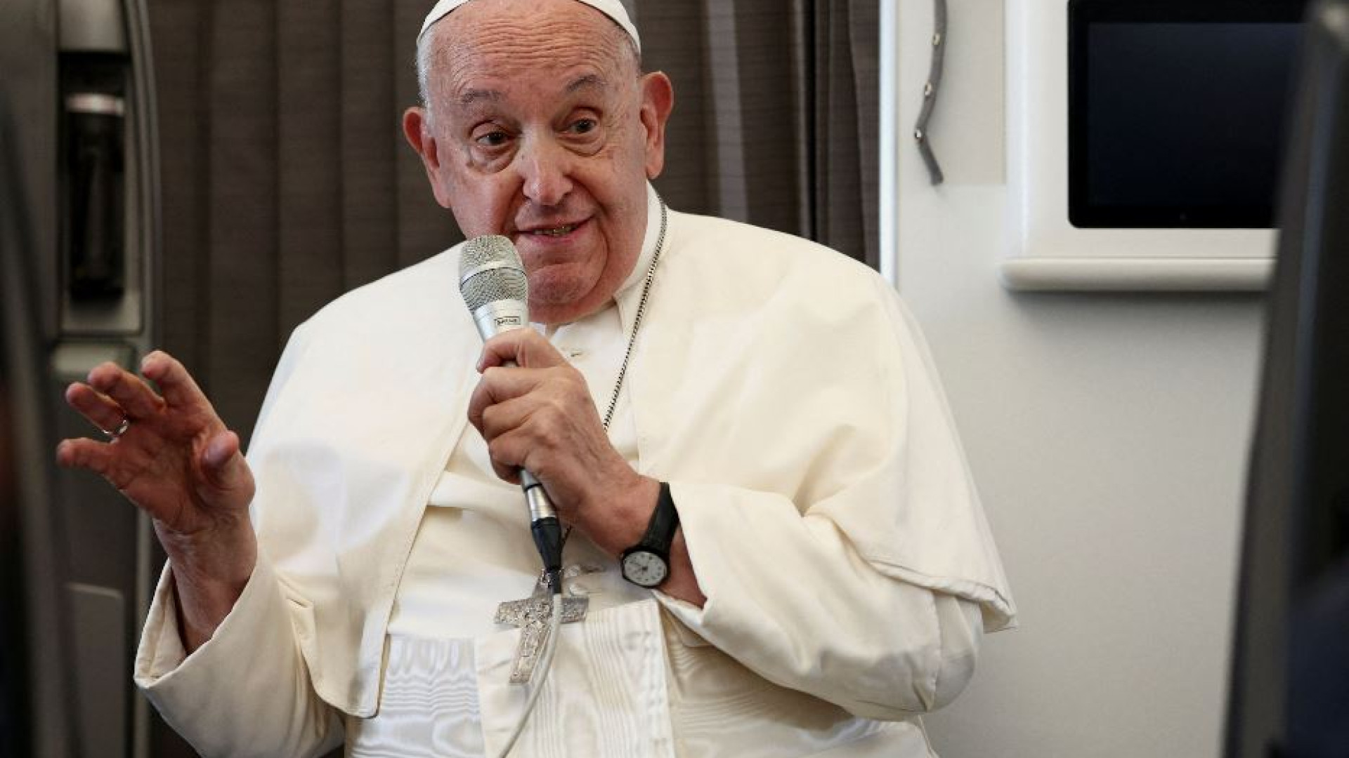 Immagine di Francesco: «È contro la vita respingere i migranti e promuovere l'aborto»