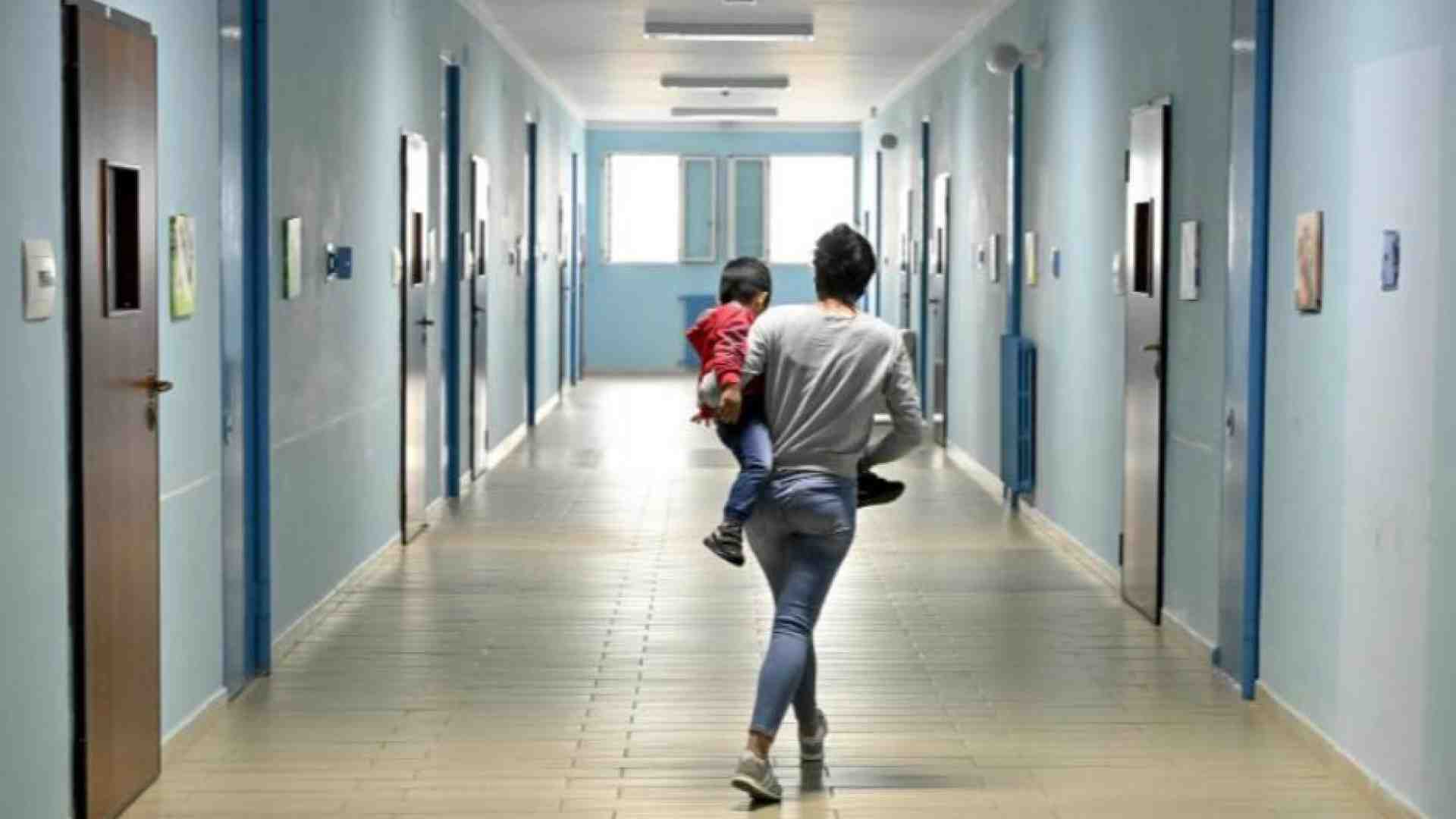 Immagine di Niente più rinvio di pena per le donne in gravidanza o con figli piccoli