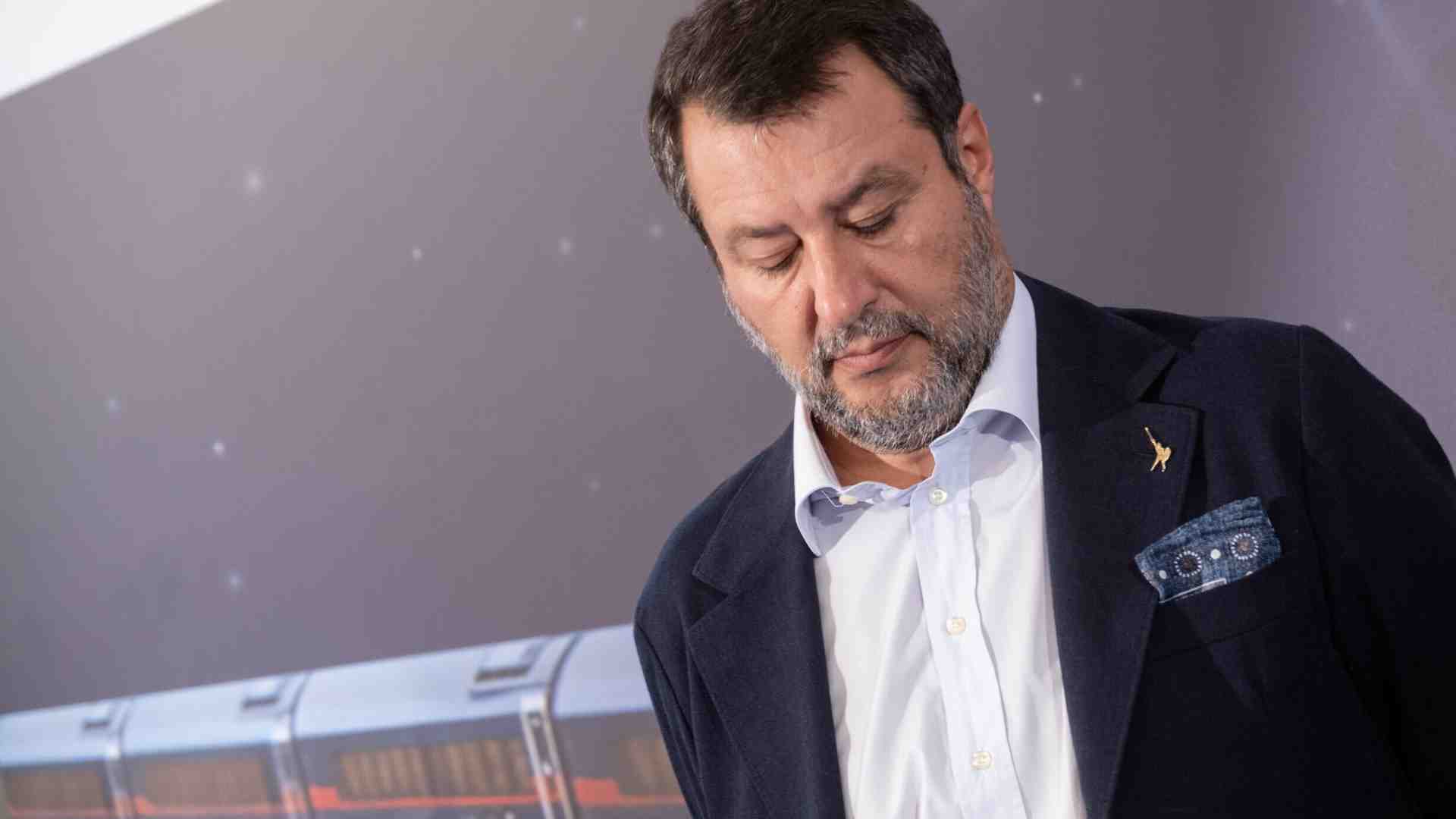 Immagine di Salvini si blinda. Nomina Durigon e Stefani suoi vice, ma esplode il "cerchietto" della Lega