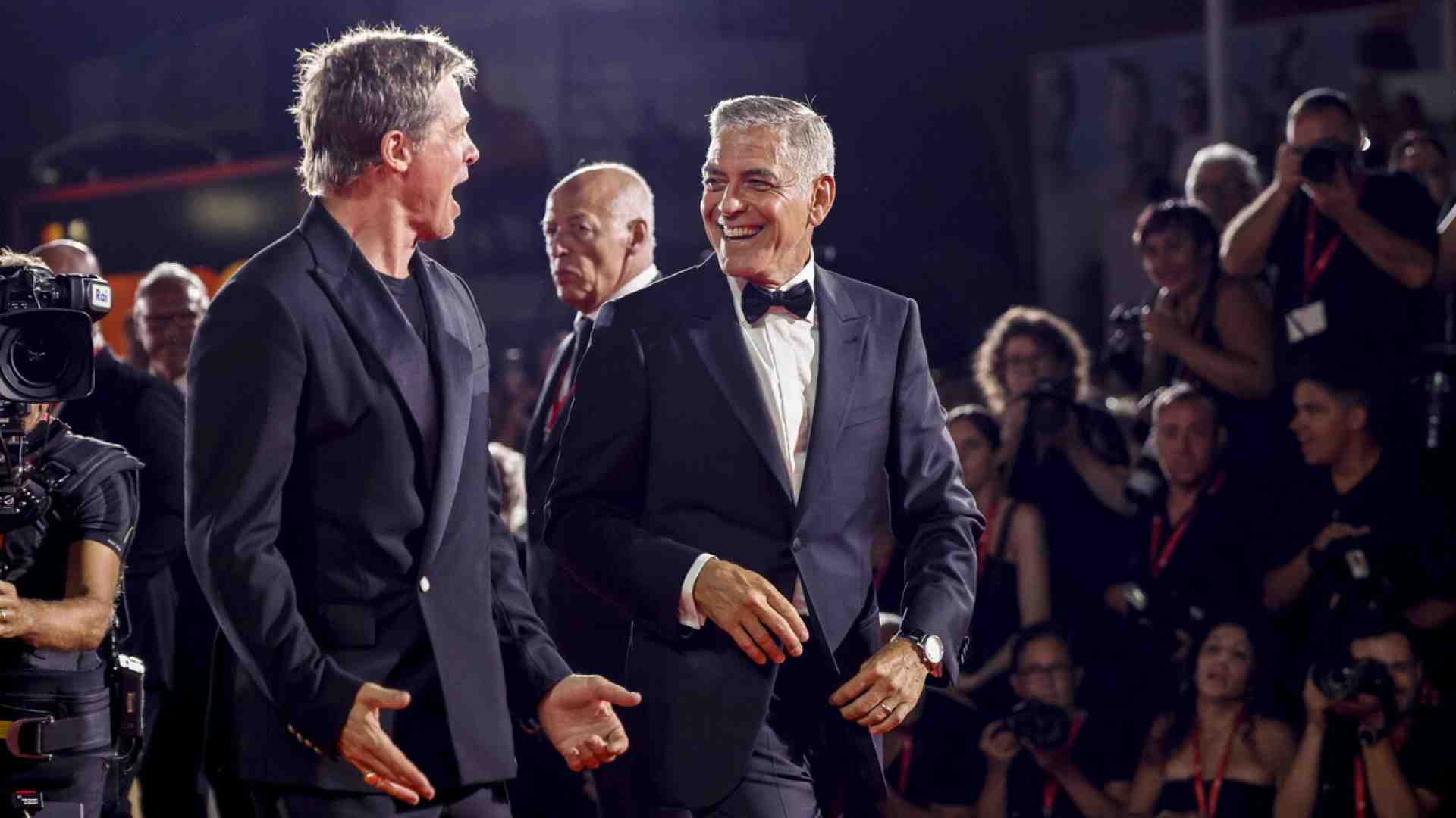 Immagine di Quattro lezioni più una apprese da Brad Pitt e George Clooney sul red carpet di Venezia