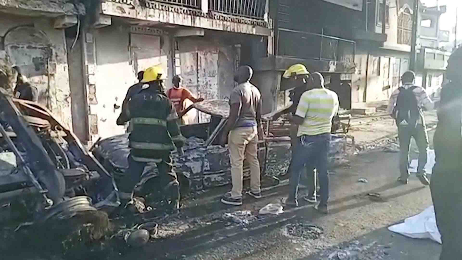 Immagine di Esplode auto-cisterna ad Haiti: almeno 17 arsi vivi