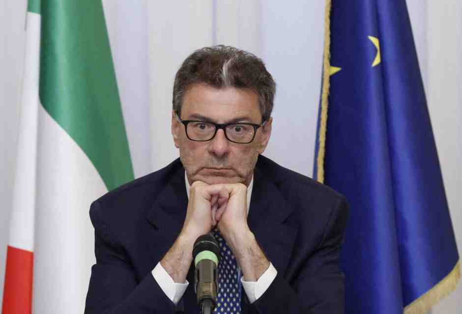 Il ministro Giancarlo Giorgetti (foto Ansa)