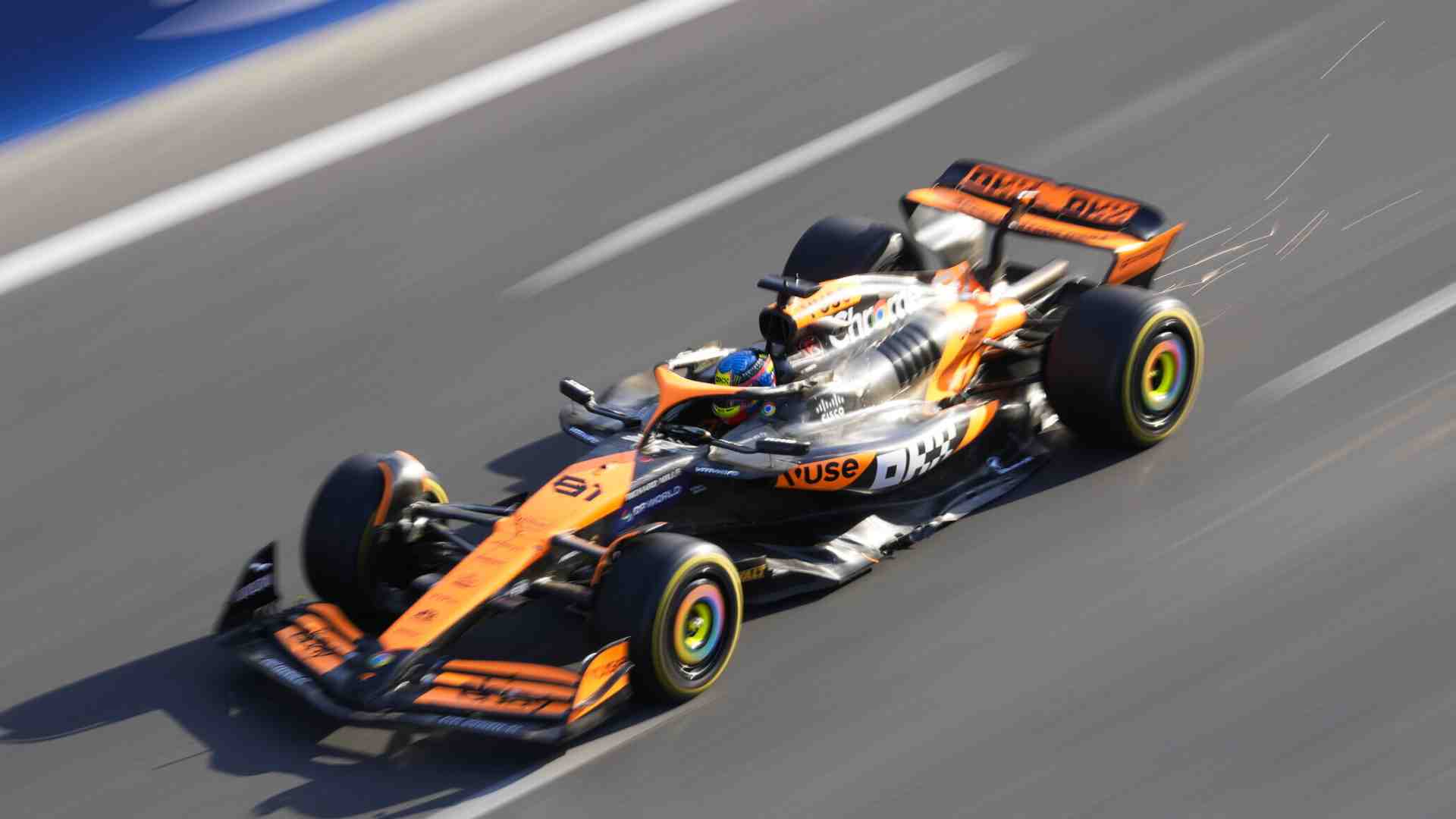 Immagine di La freddezza di Oscar Piastri: il Gp di Baku è suo. Seconda la Ferrari di Leclerc