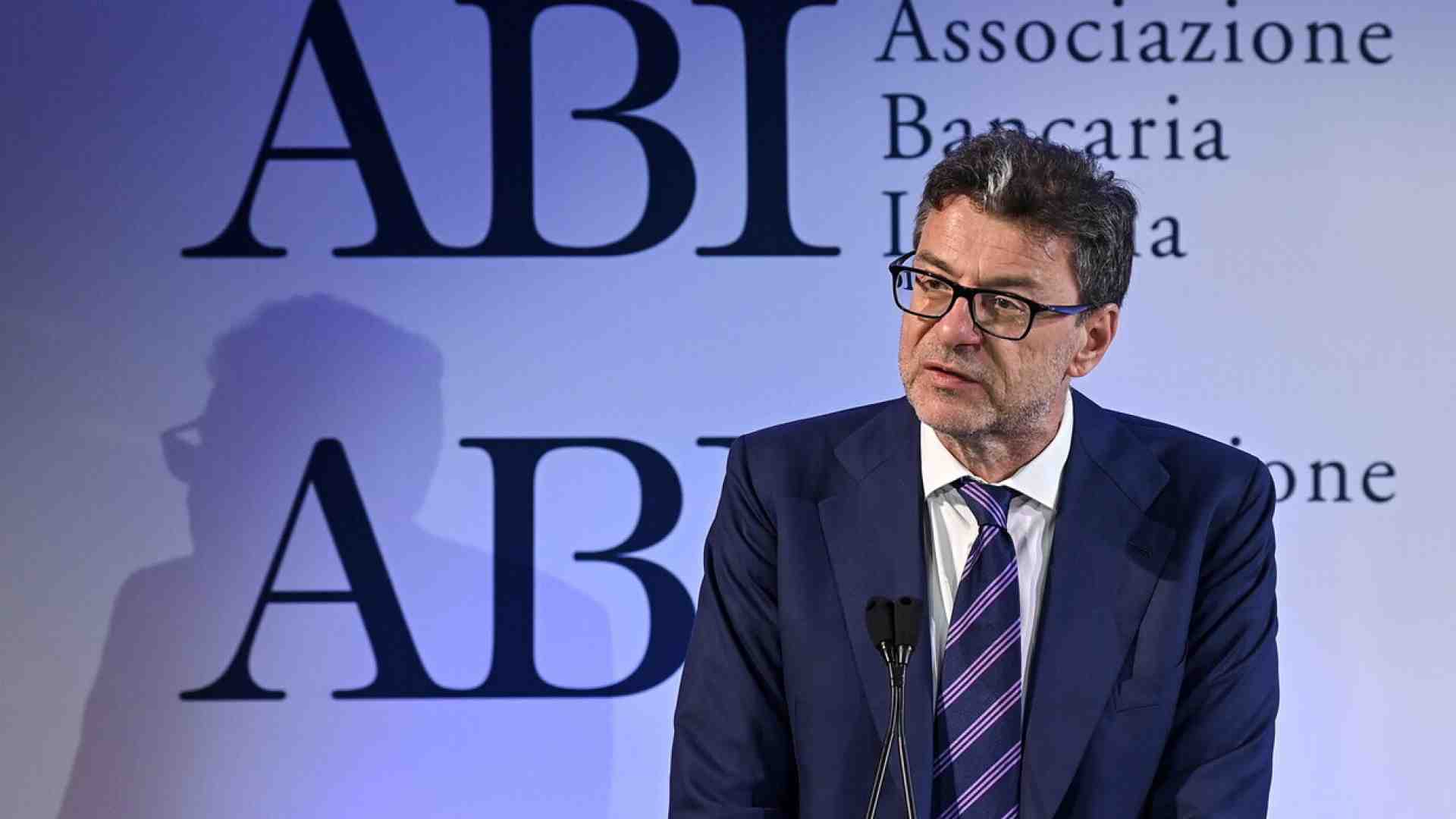 Immagine di Sgravami ancora. Il piano di Giorgetti è fare da Cupido per i single. E gettarli in pasto al fisco