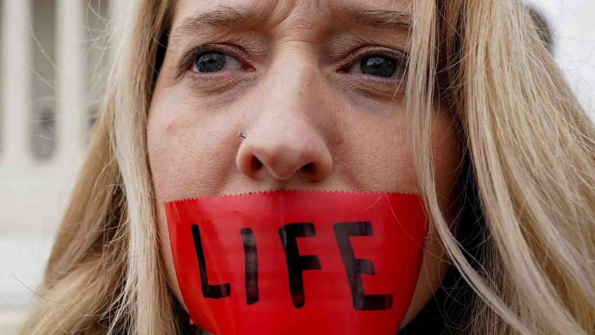 Immagine di Via libera alle “zone cuscinetto”: vietato pregare vicino ai centri abortivi