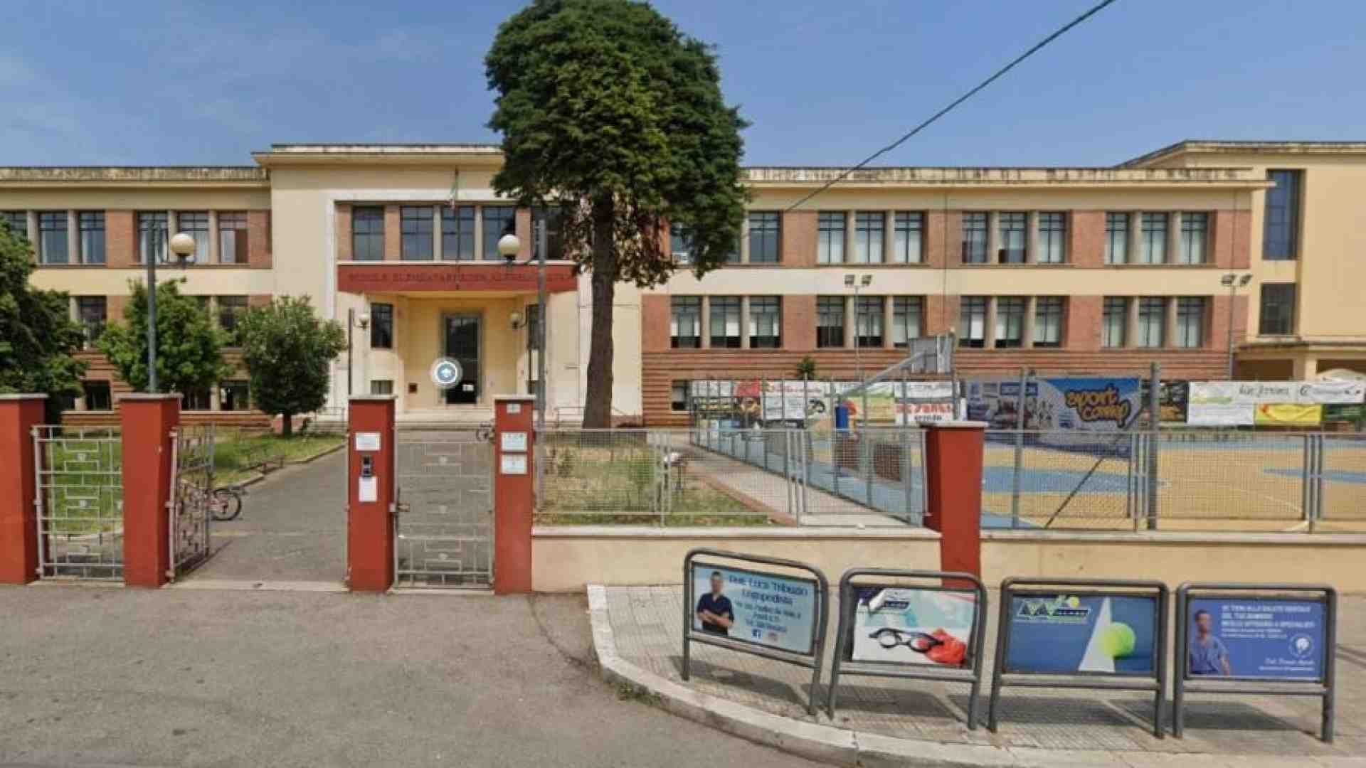 Immagine di Classi di soli alunni stranieri, il caso della scuola ghetto di Fondi