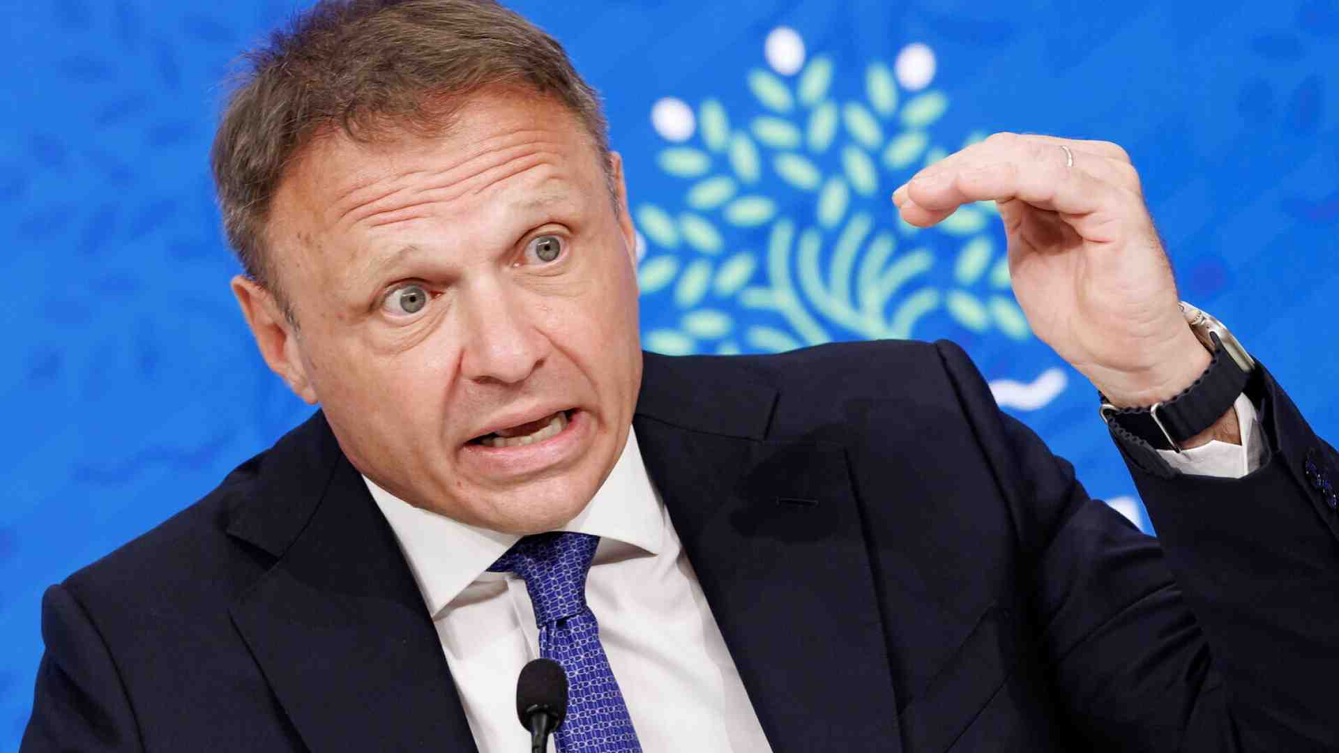 Immagine di Il pescatore Lollobrigida, il suo piano pesca parte in ritardo, i ristori sono un pasticcio, ma è tutto preso dal G7