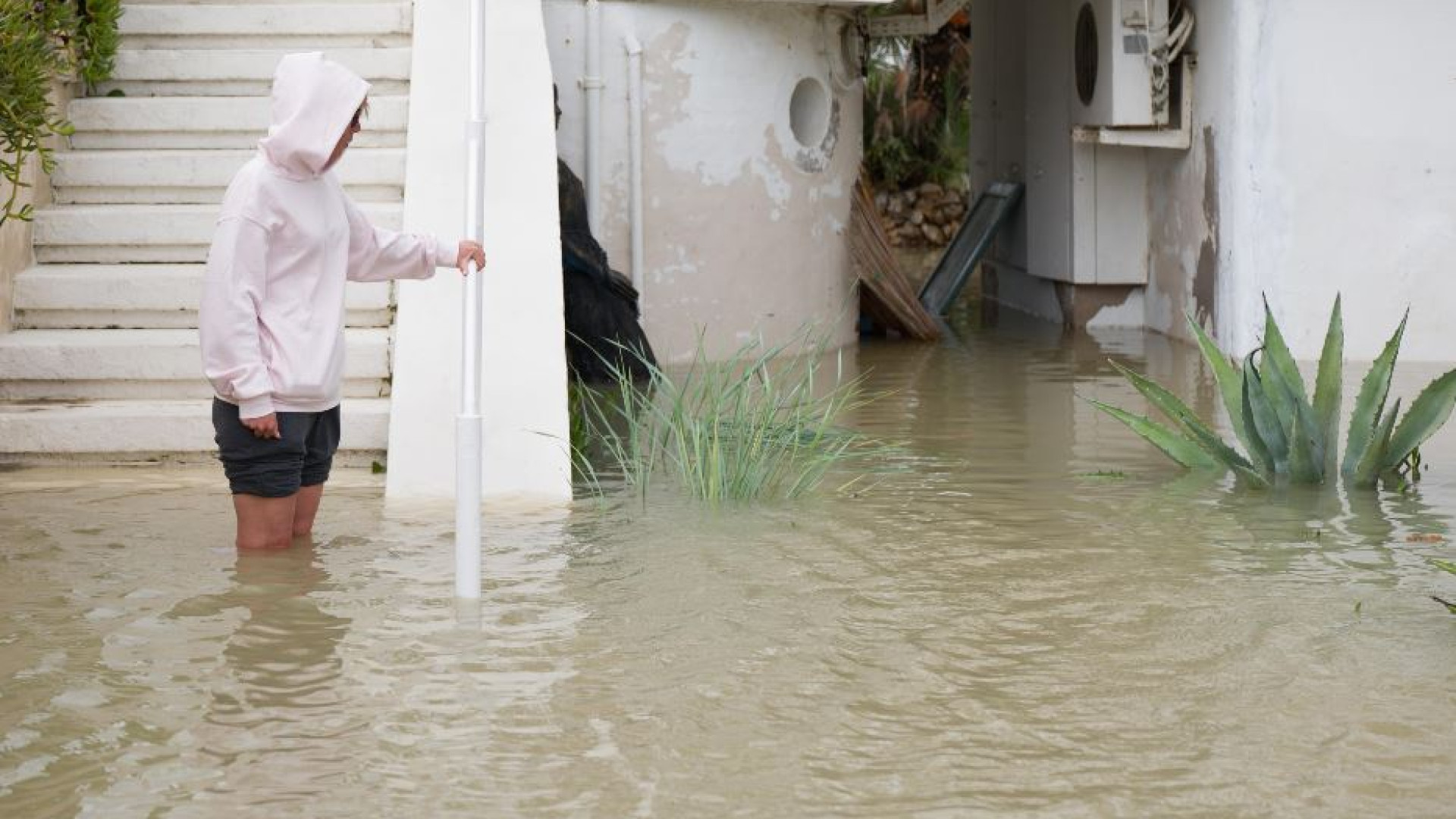 Immagine di Allerta massima in Emilia Romagna: a Modigliana «il fiume è esploso»