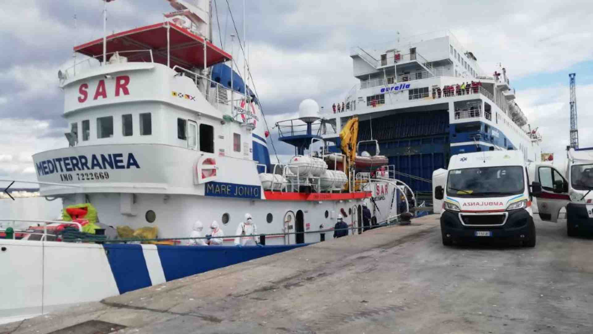 Immagine di L'ultimo diktat contro le navi Ong: «In mare senza mezzi di soccorso»