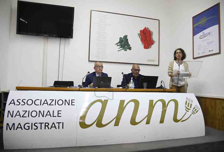 L’Anm solidarizza con le toghe solo se criticate dalla destra. Il caso Ilva