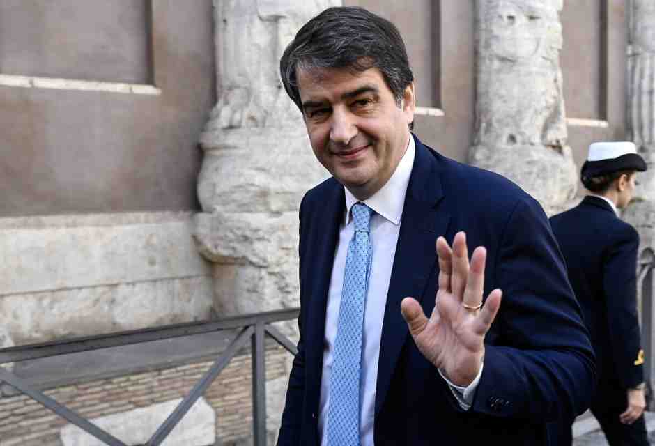 Da Schlein a Zingaretti: i segnali del Pd per il sì a Fitto. La doppia posizione della Lega e l'abbraccio con il M5s