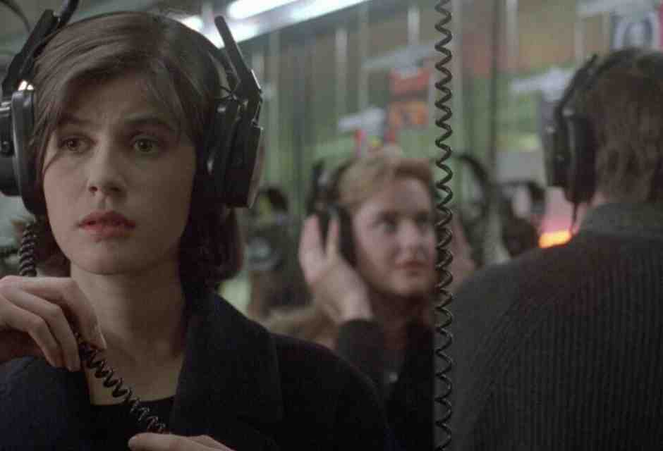 Irène Jacob in una scena di Tre colori - Film rosso, film del 1994 diretto da Krzysztof Kieślowski <br />