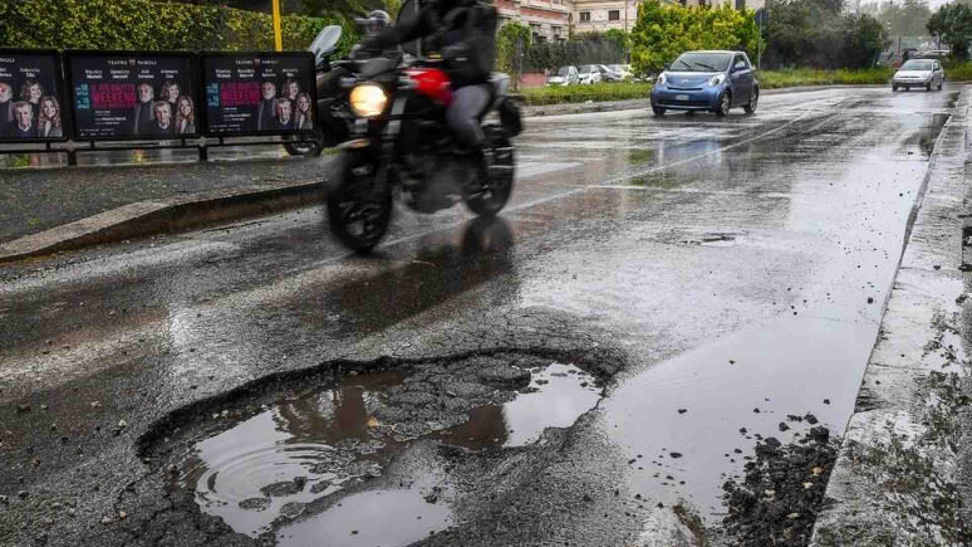 Immagine di Strade colabrodo: un decreto (e un'idea) contro le buche