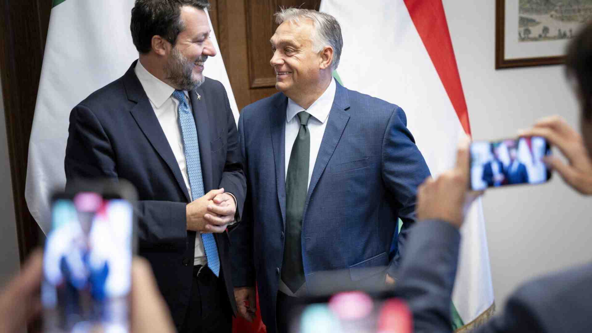 Immagine di Orban incontra l'"eroe" Salvini: "Sei il patriota più ricercato d'Europa"