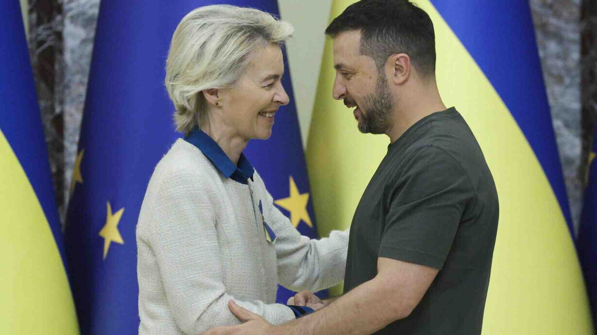 Immagine di Von der Leyen sfida Orbán e Biden e annuncia un prestito da 35 miliardi per l’Ucraina
