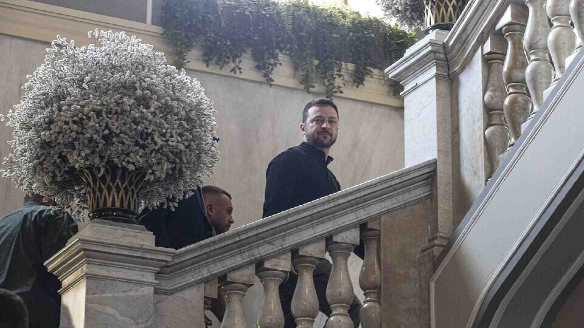 Immagine di La strategia fluida di Zelensky, mentre aspetta la lentezza degli alleati