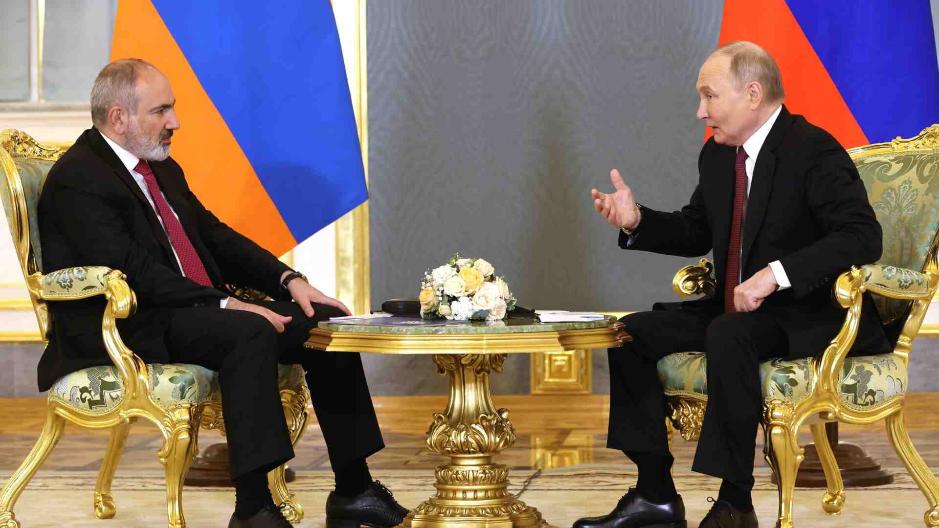 Immagine di L'Armenia sventa un colpo di stato organizzato da Mosca. Così Erevan si è avvicinata all'Ue