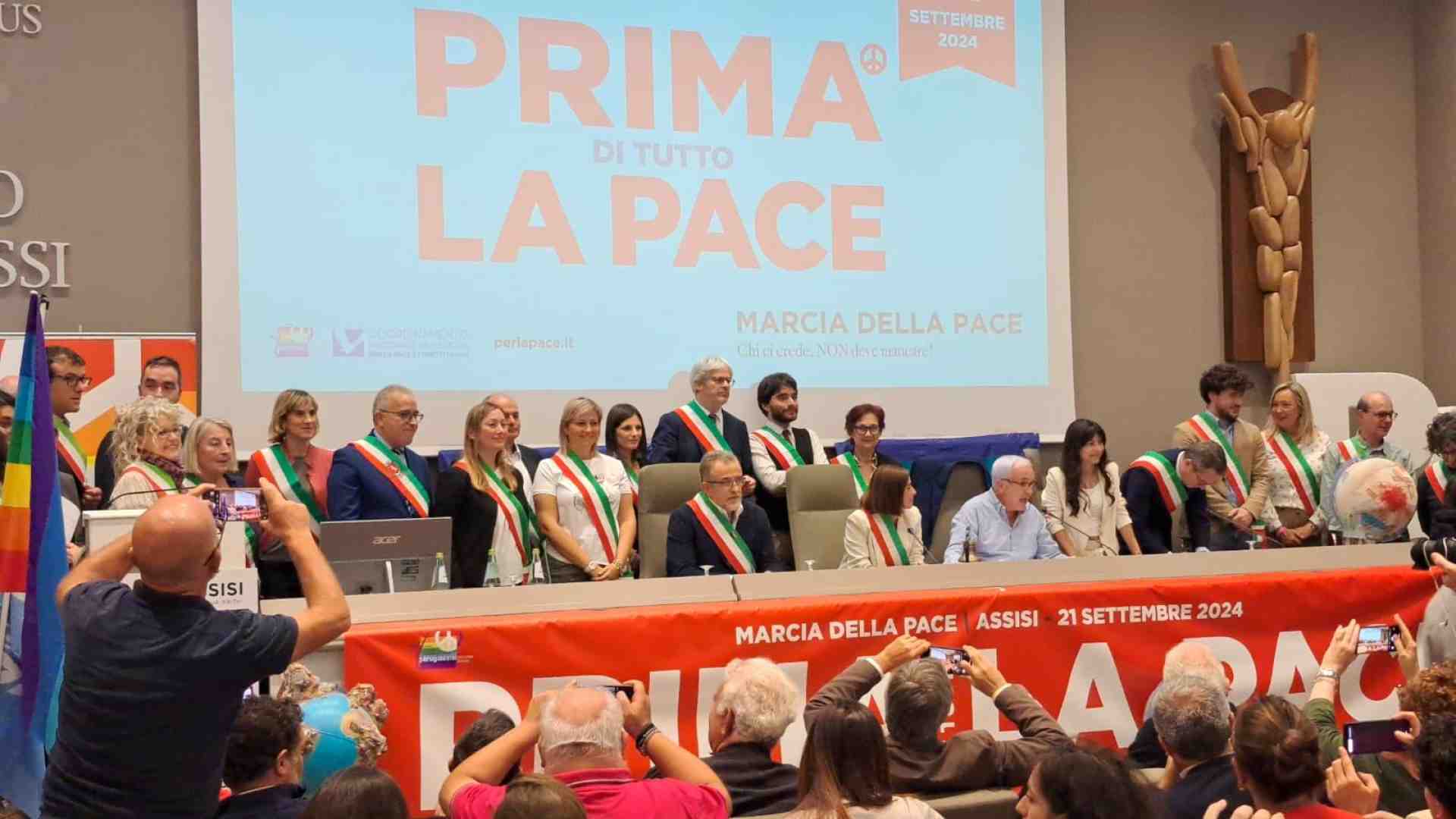 Immagine di Prove di pace ad Assisi: il convegno dei «pacificatori»
