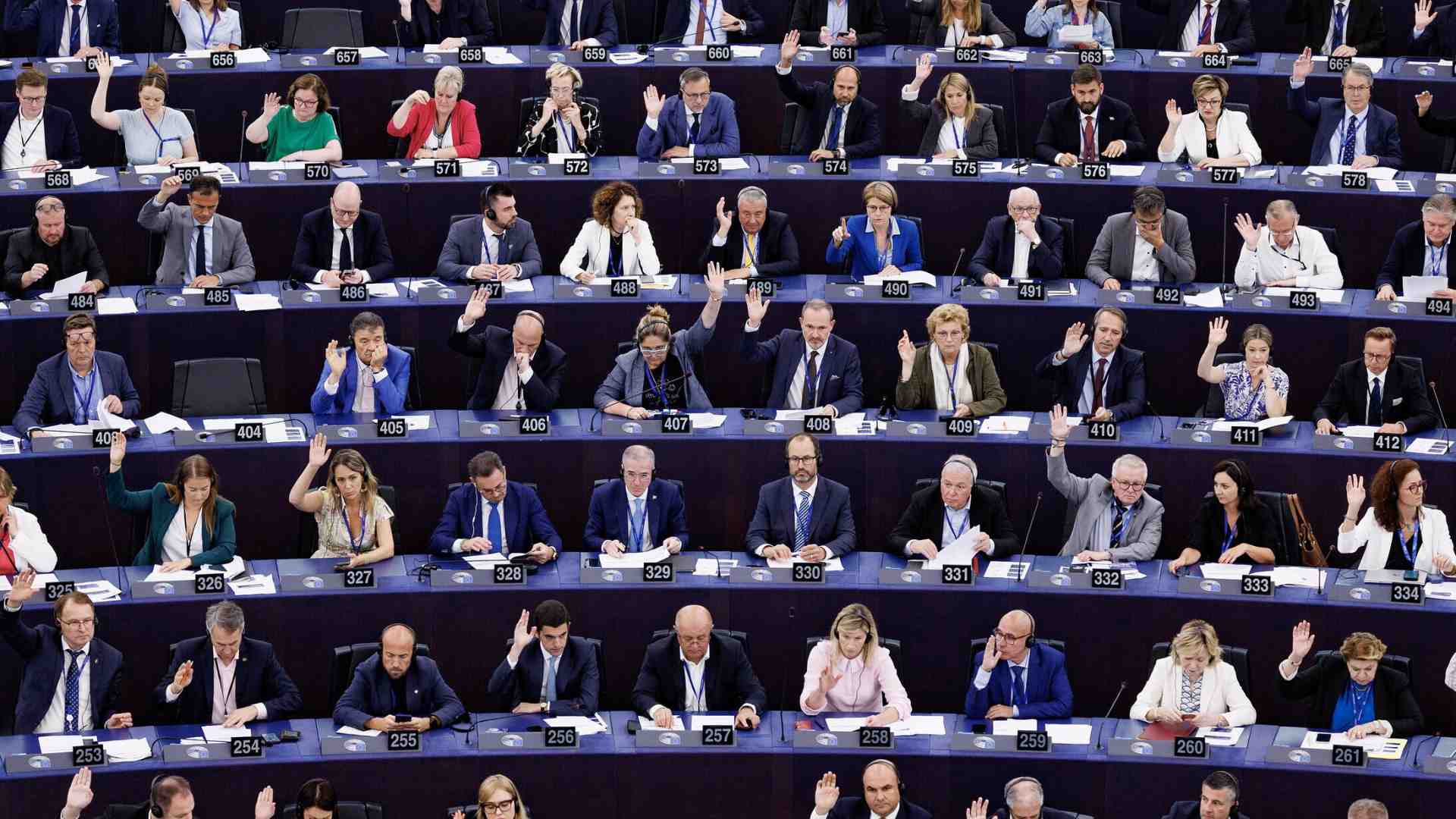 Immagine di Ppe, Ecr, Patrioti e Afd votano insieme la risoluzione anti-Maduro. Prove di coalizione anti Green Deal