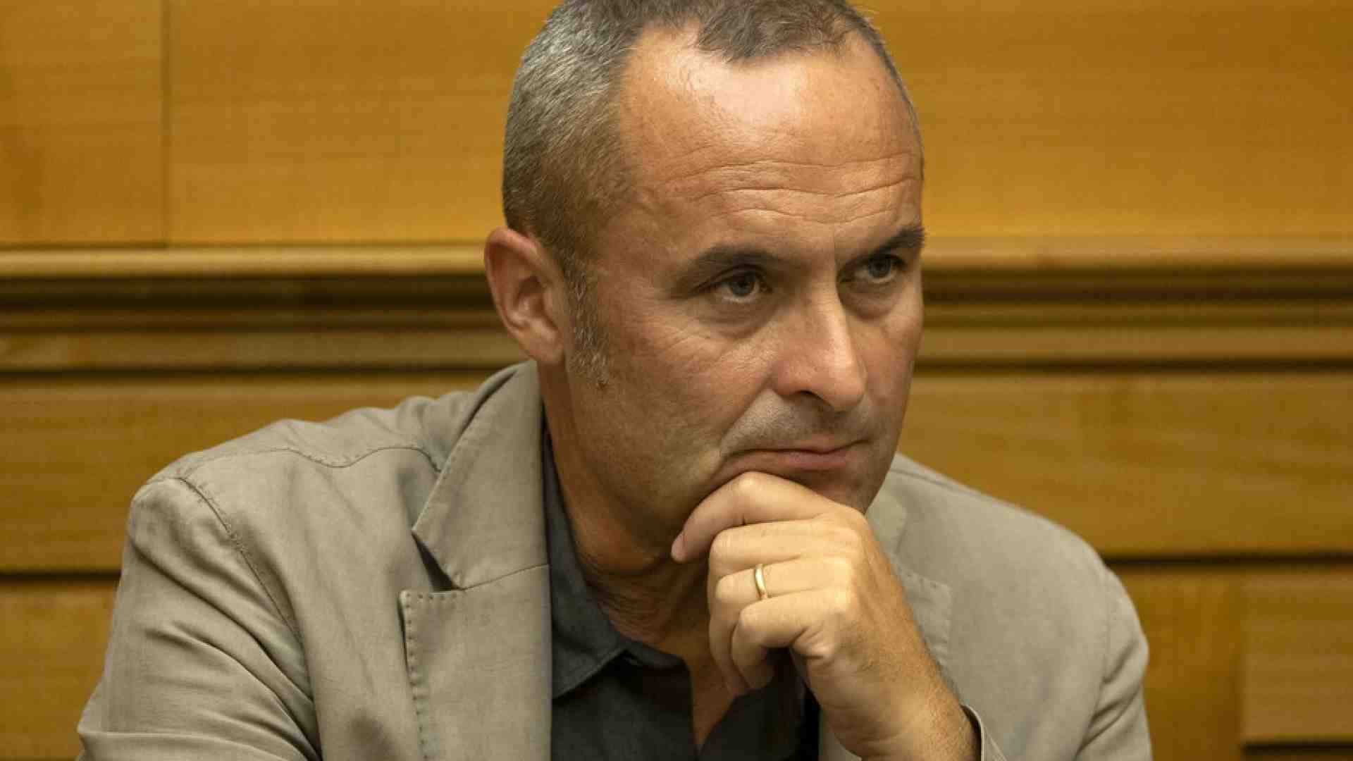Immagine di Costa lascia, De Raho si incolla. Un caso di doppio standard istituzionale