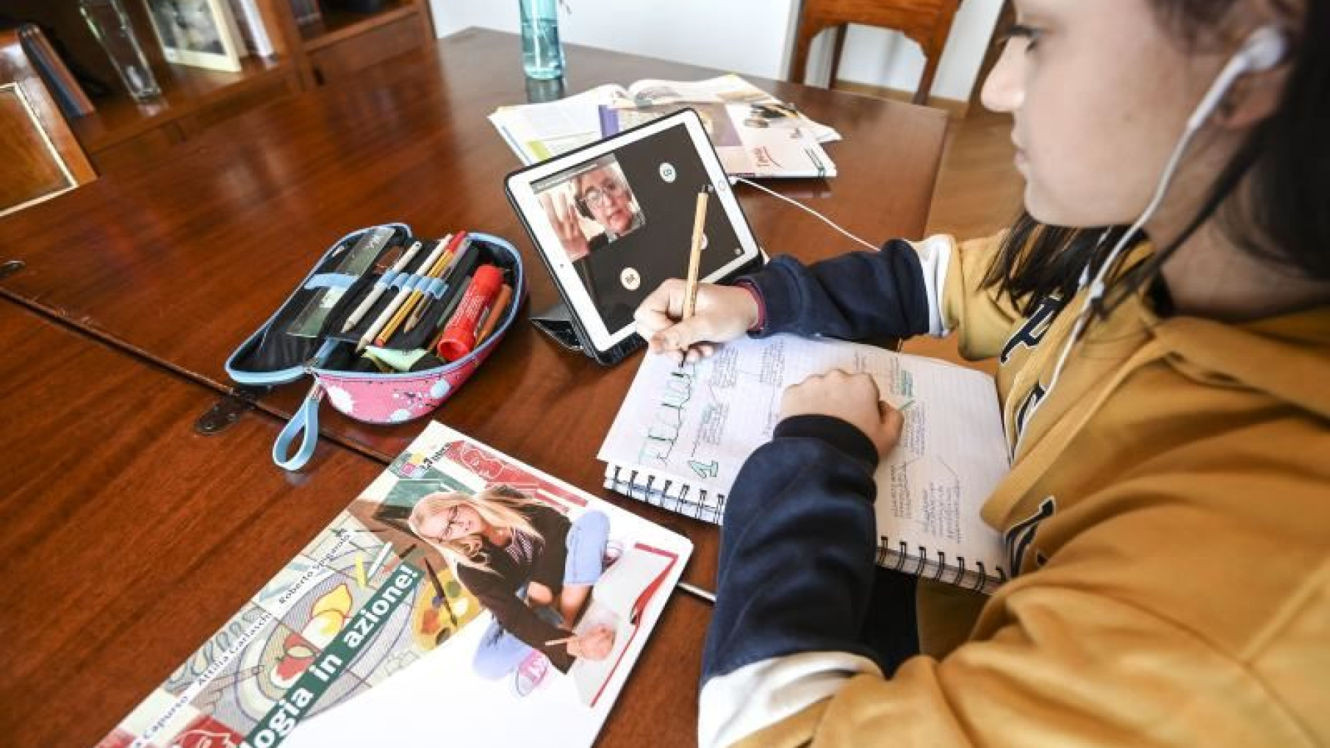 Immagine di Adolescenti e disagio mentale: quanto pesa il fattore scuola?