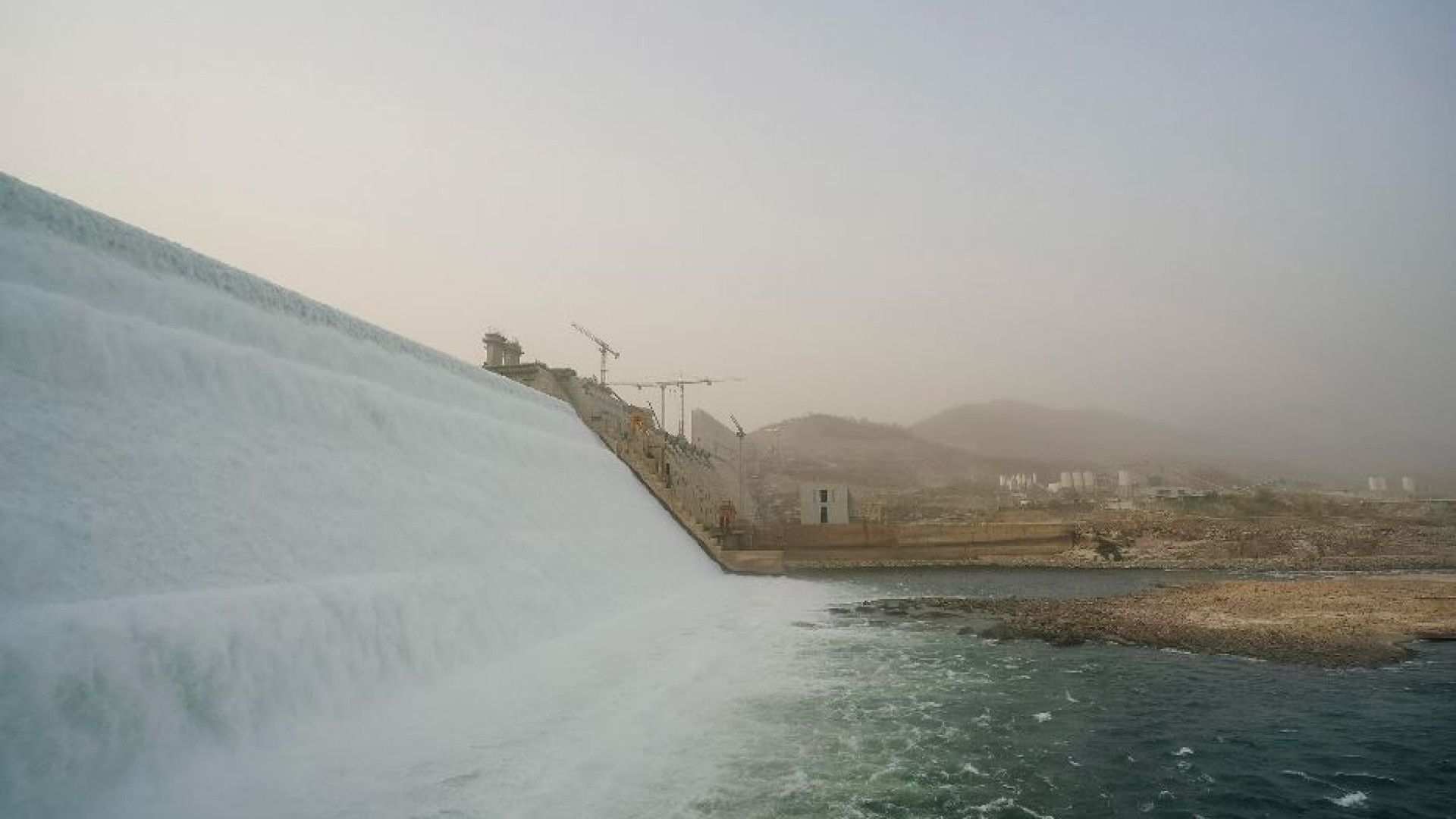 Immagine di La diga sul Nilo, il caos alleanze: è la prima guerra dell'acqua