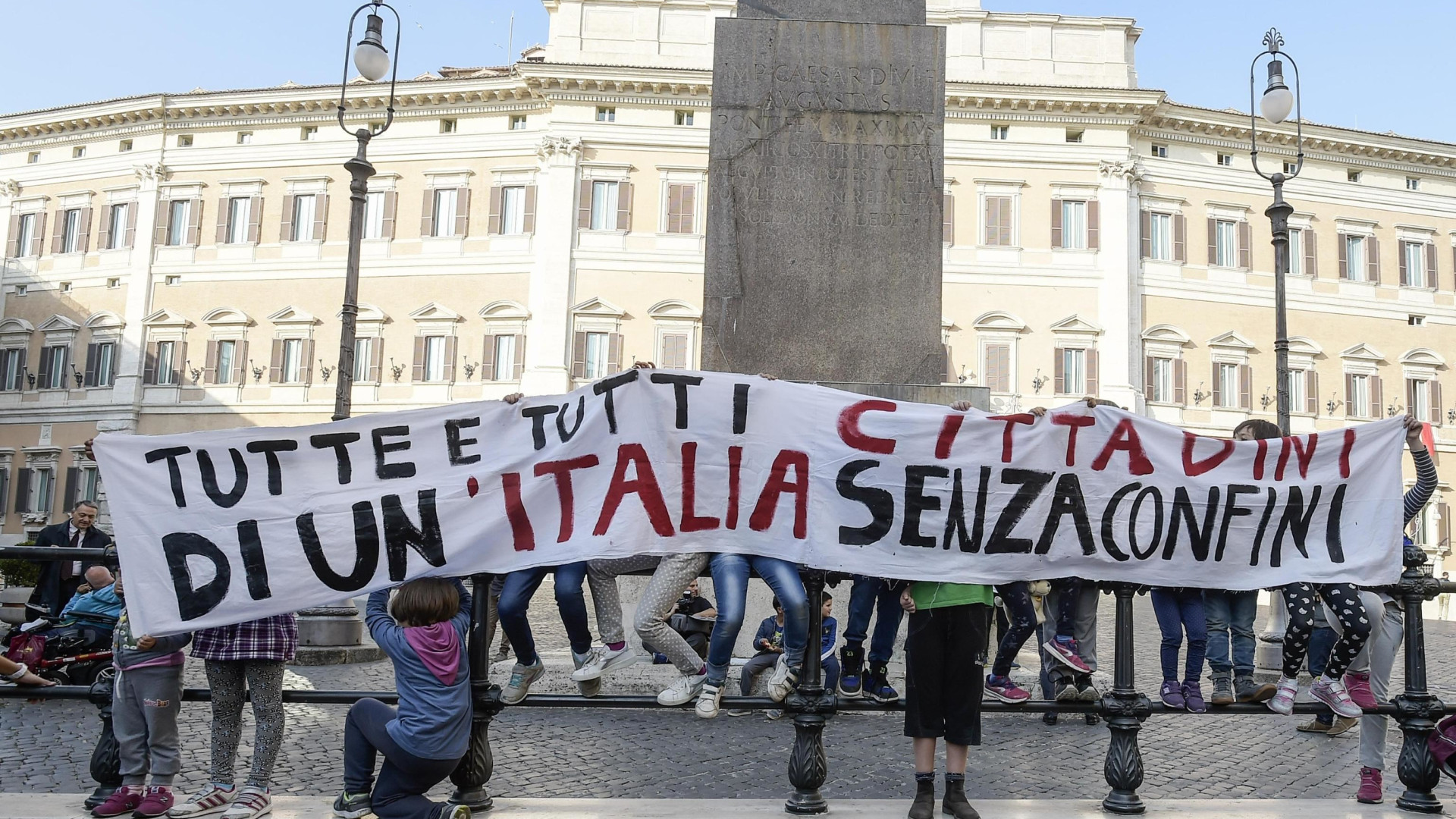 Immagine di Raccolte 300mila firme per il referendum, ma il sito va in tilt