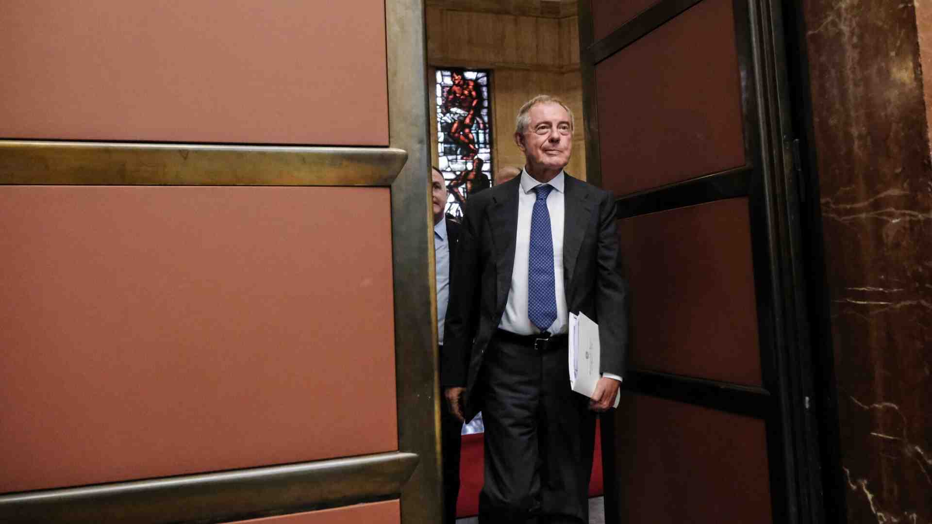 Immagine di Urso, il ministro a scoppio. Sogna il Veneto, il diesel, oltre il 2035, sfida Stellantis, ma pesta i piedi a Butti