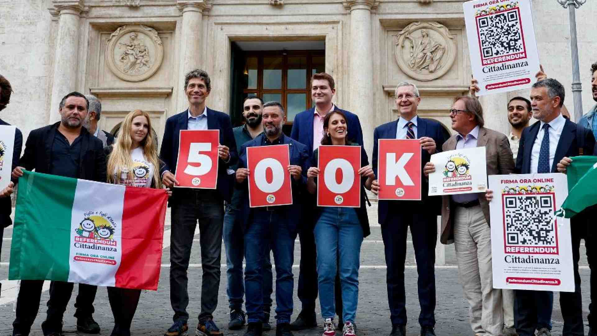 Immagine di Cittadinanza, raggiunte le 500 mila firme. Meloni: Italia ha ottima legge