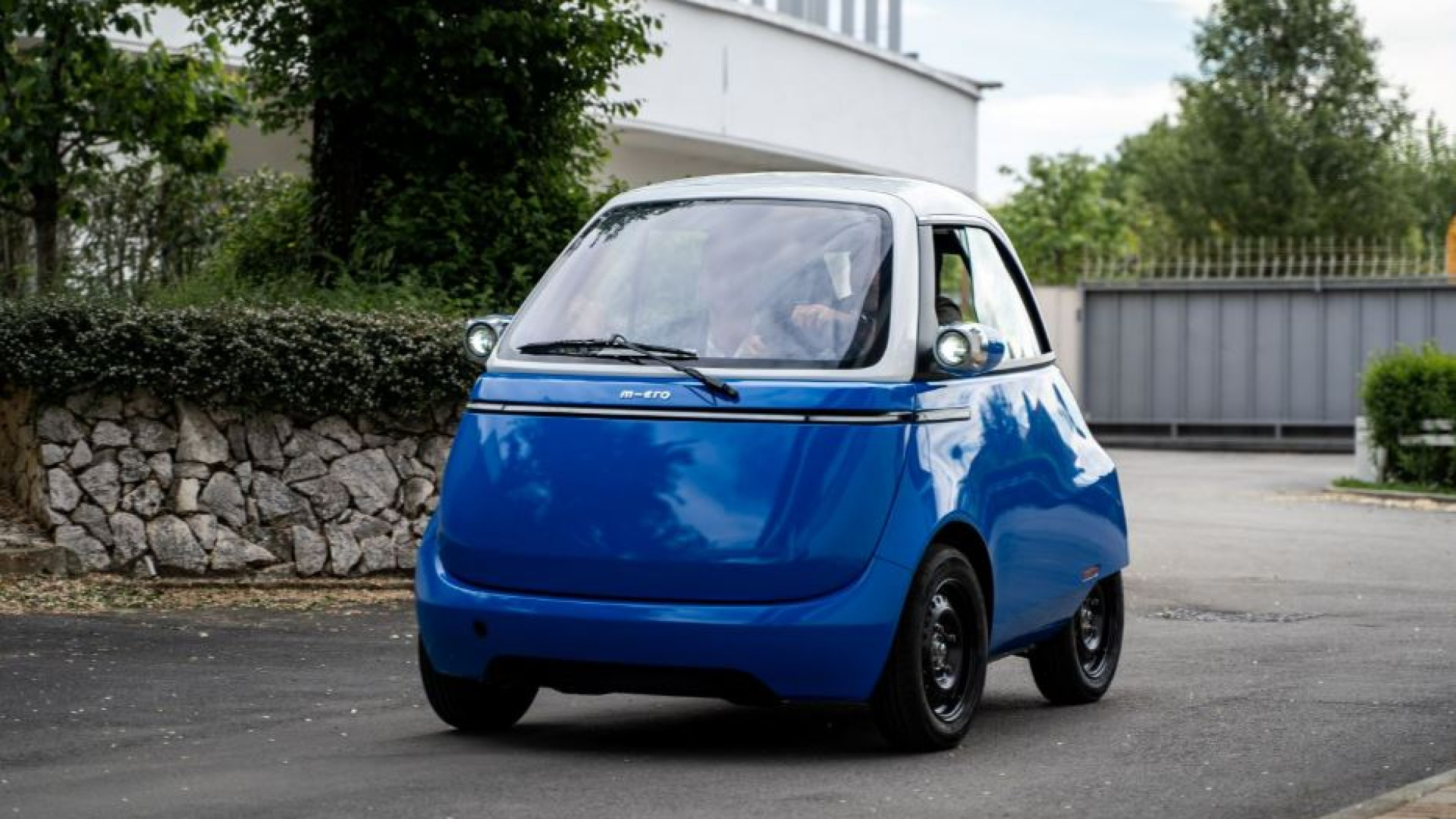 Immagine di Al volante della Microlino: scopriamo la "bubble car" piemontese