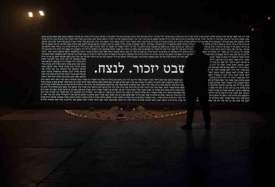 I nomi delle vittime del 7 ottobre in un memoriale a Tel Aviv - foto LaPresse