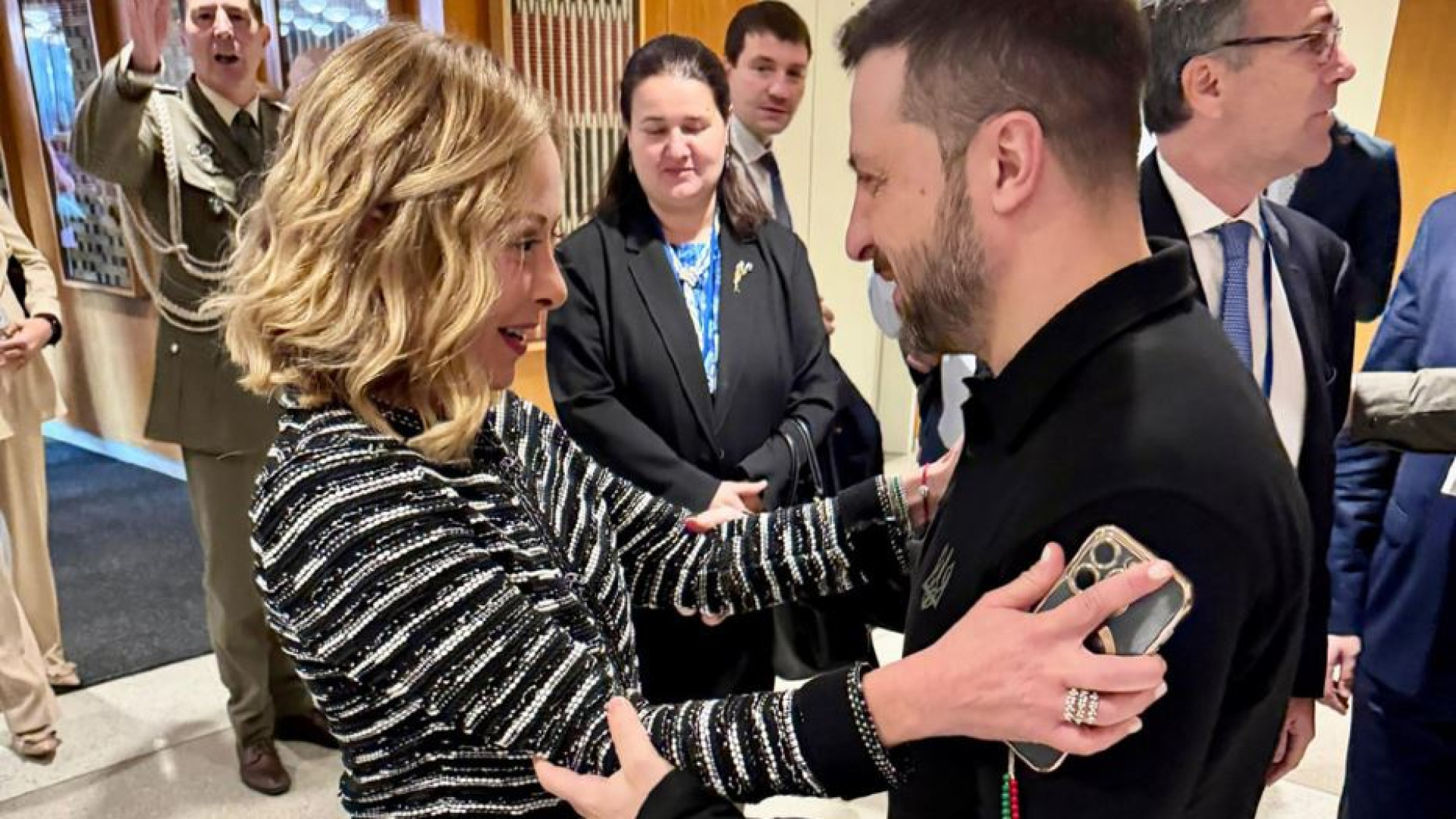 Immagine di Meloni a Zelensky: «Continueremo ad essere al tuo fianco»