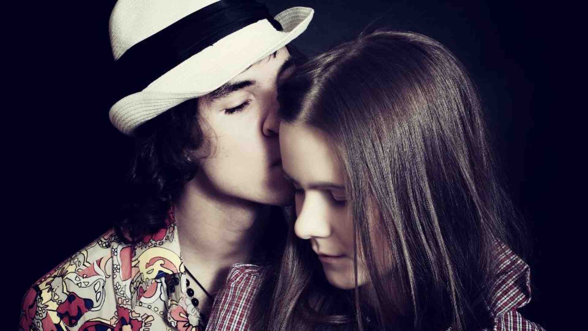 Immagine di «Se ti obbliga a togliere il rossetto è già amore tossico»