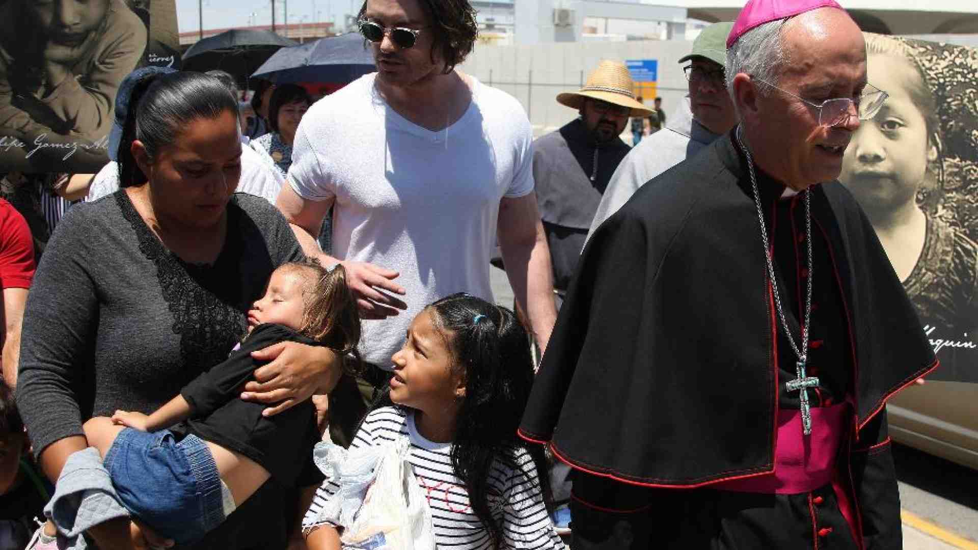 Immagine di «Io, vescovo Usa accanto ai migranti lungo la frontiera con il Messico»