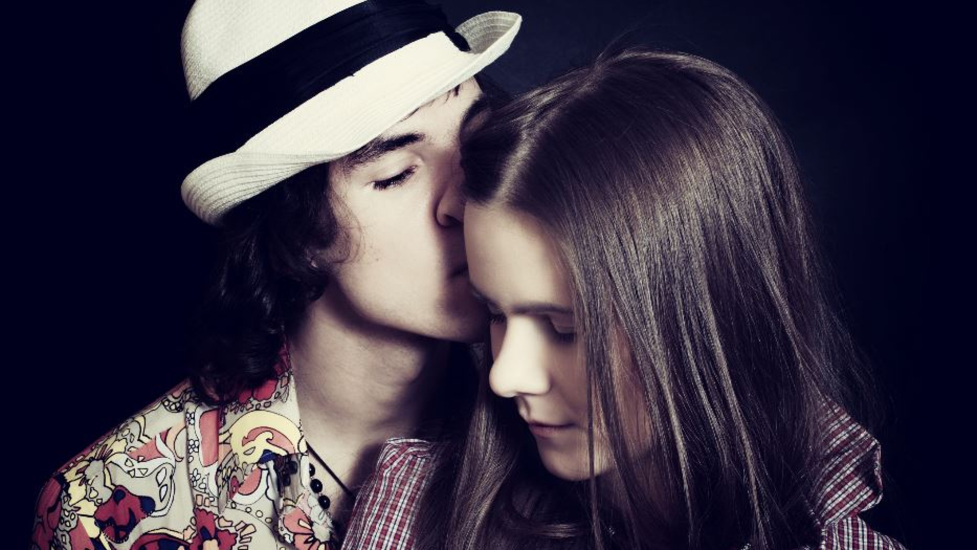 Immagine di «Se ti obbliga a togliere il rossetto è già amore tossico»