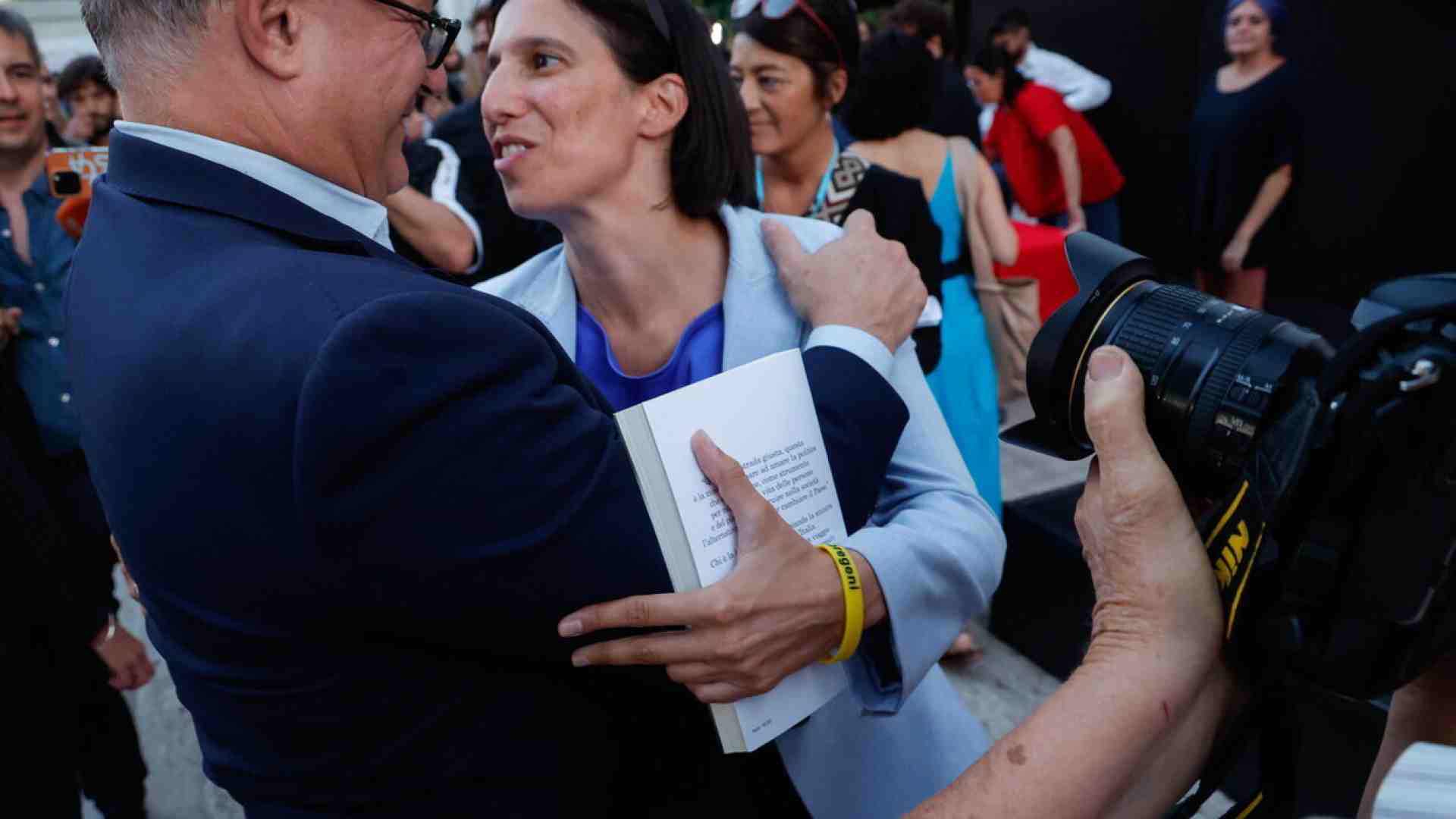 Immagine di Gualtieri: “Mi ricandido”. Ma il collettivo del Nazareno pensa a Di Biase